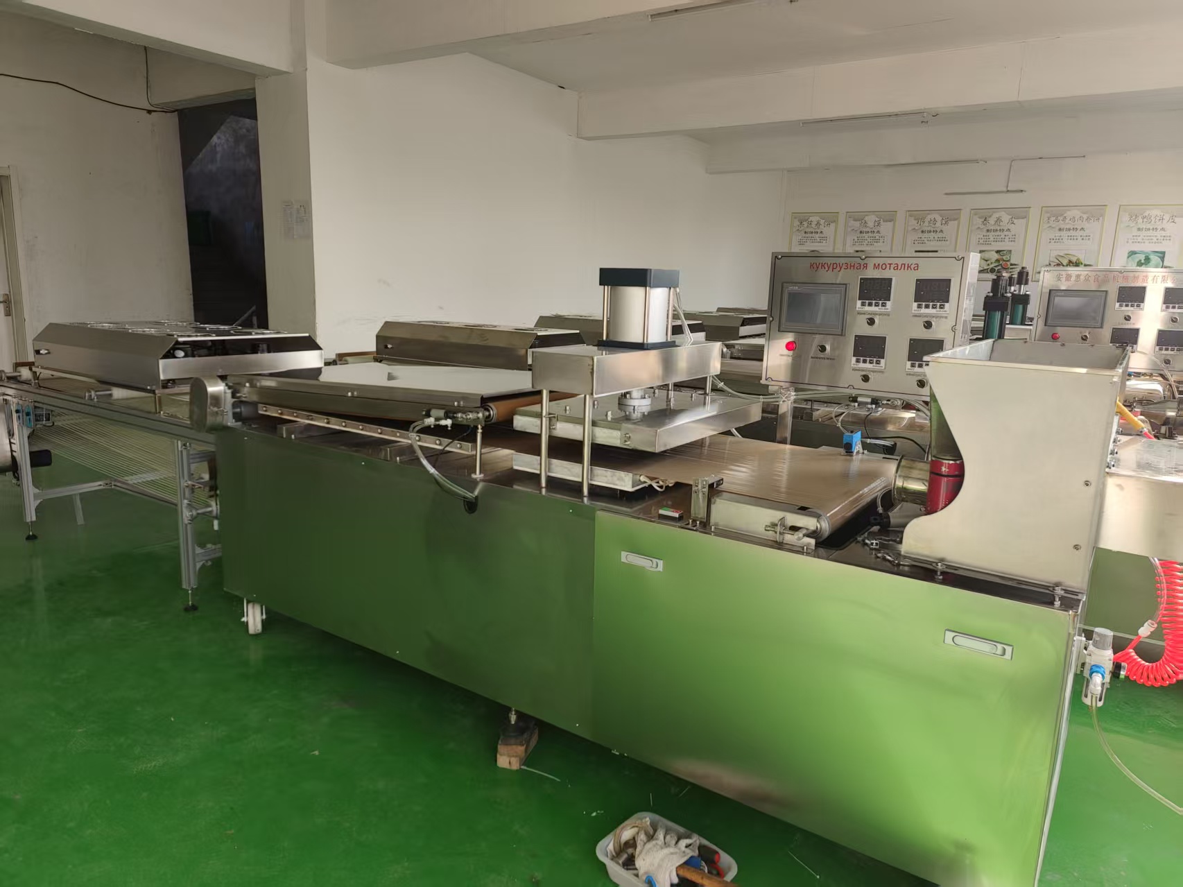 安徽惠众筋饼机生产车间