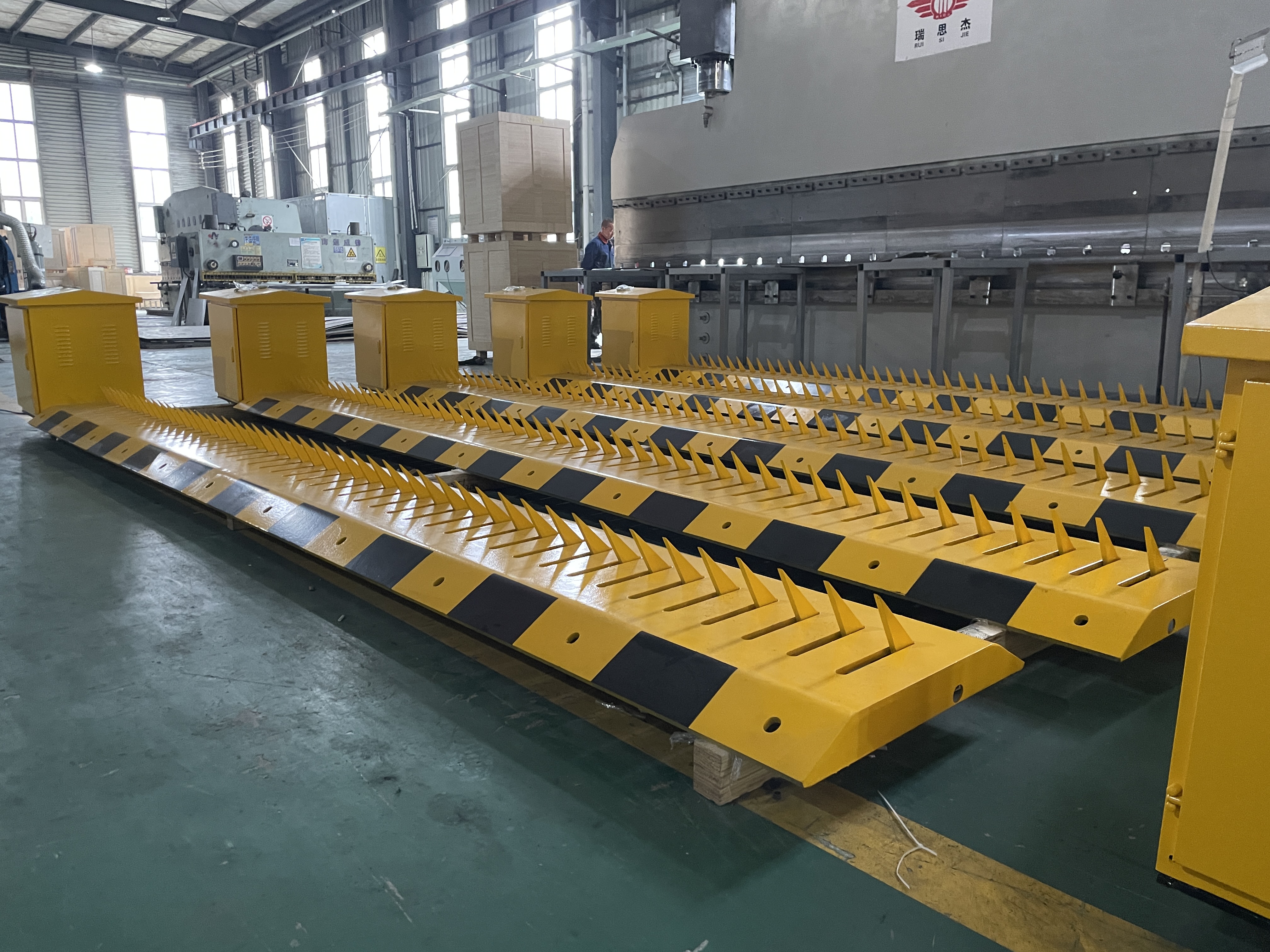 电动破胎器工作原理示意图