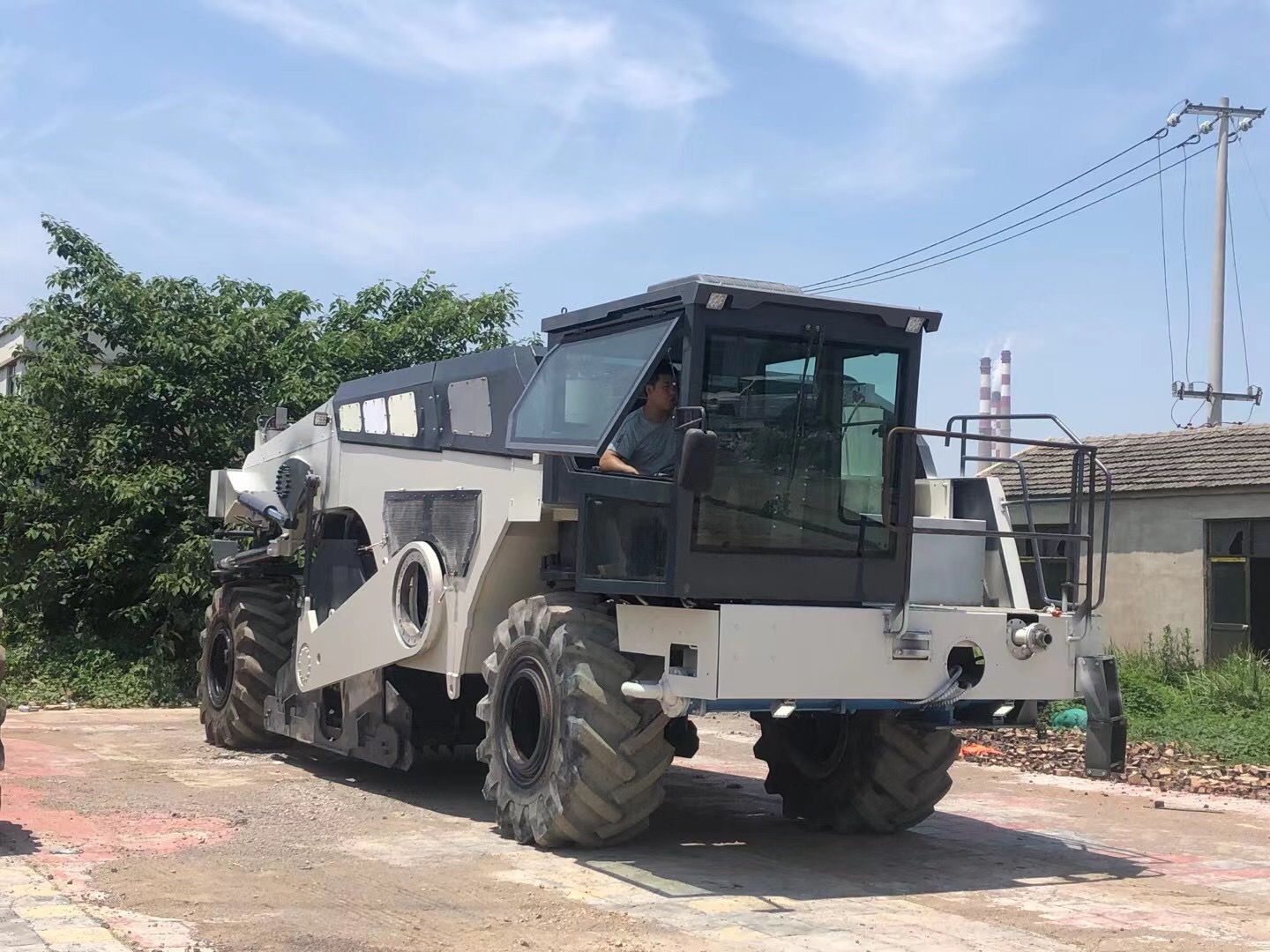 冷再生机工作场景