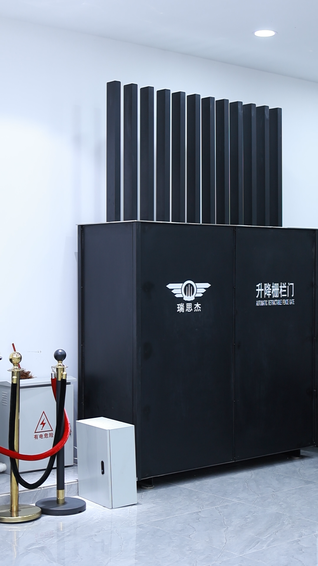 成都瑞思杰升降栅栏门产品展示