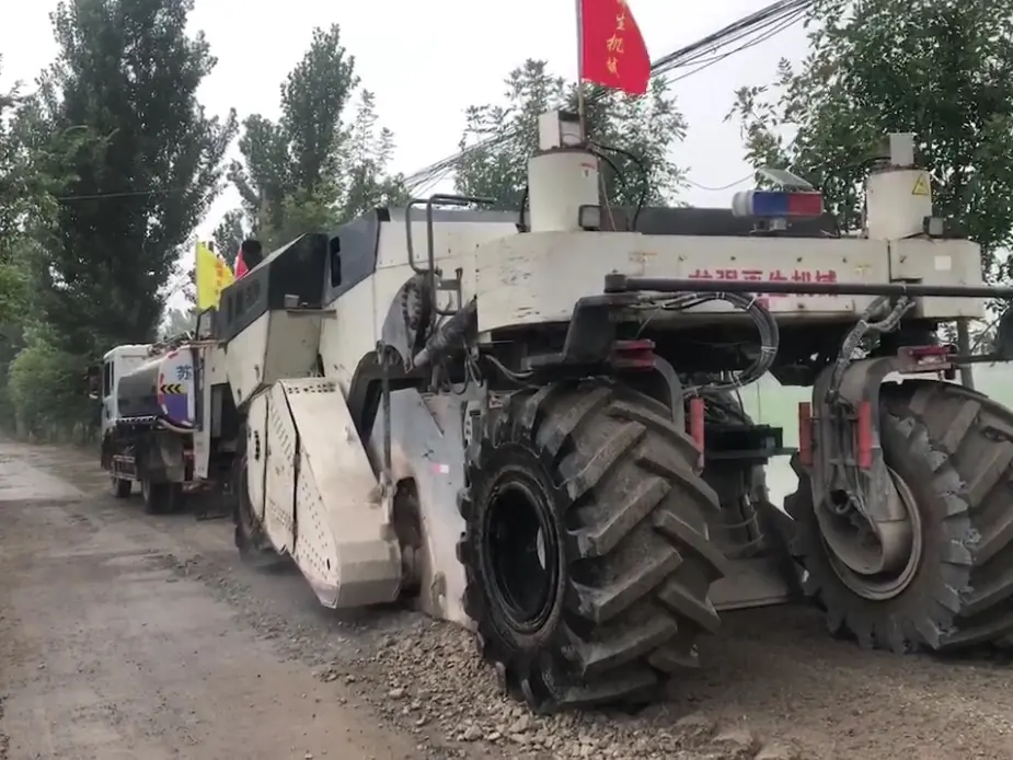 冷再生机施工现场