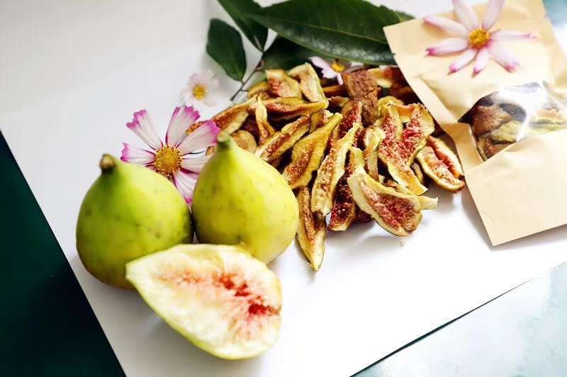 烘干流水线工作场景