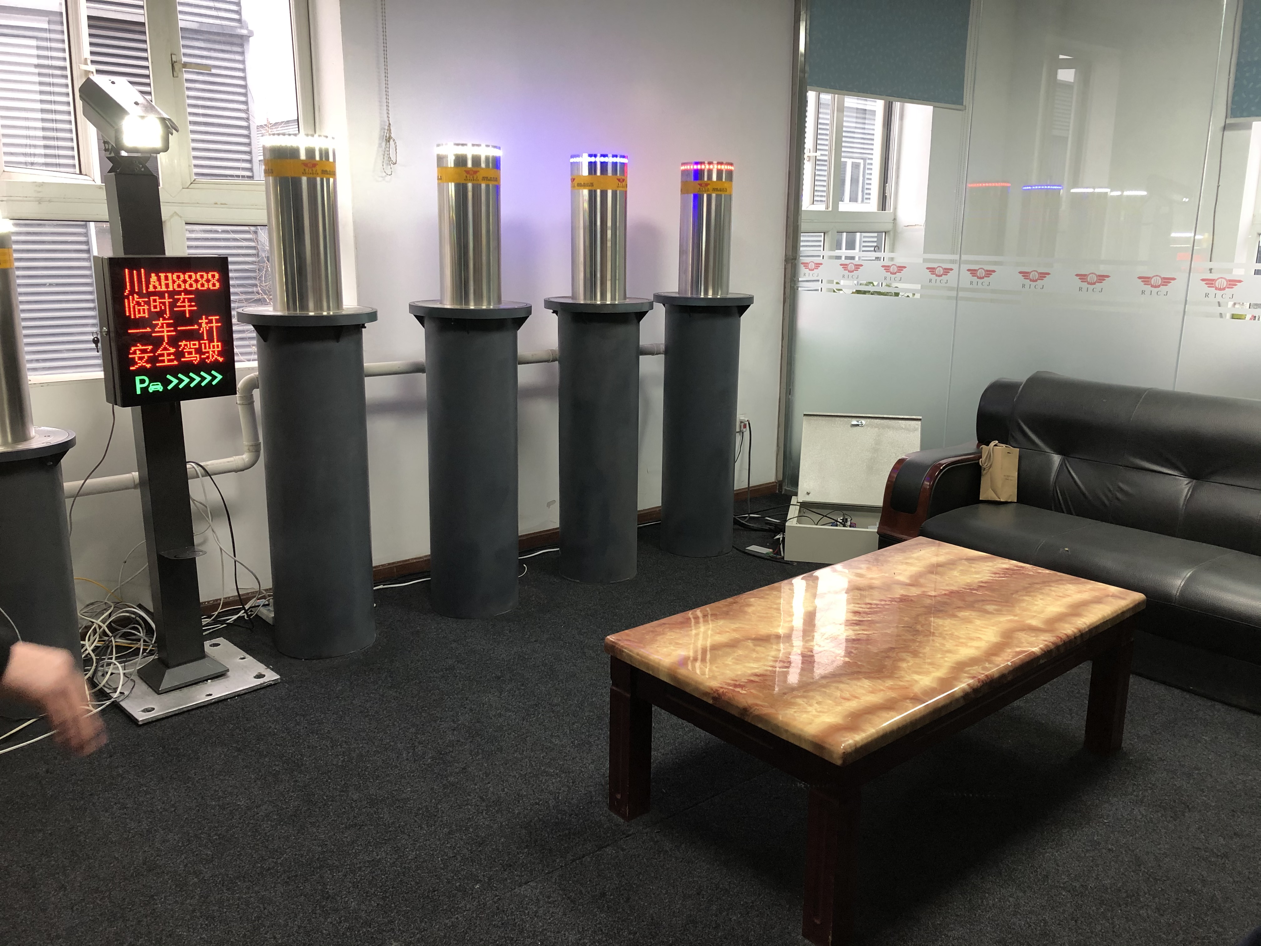 瑞思杰升降柱产品展示