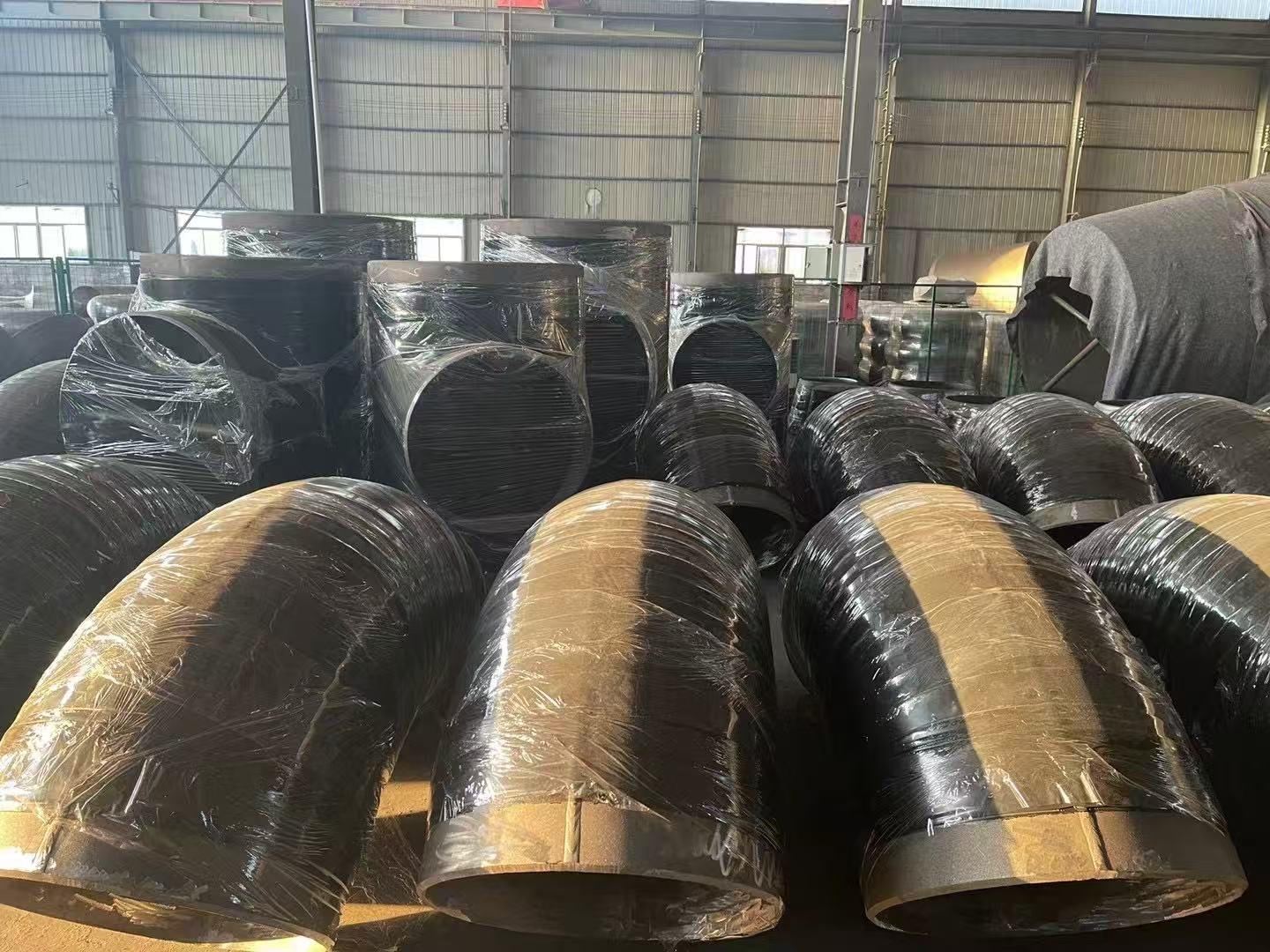 恒泰管道生产车间