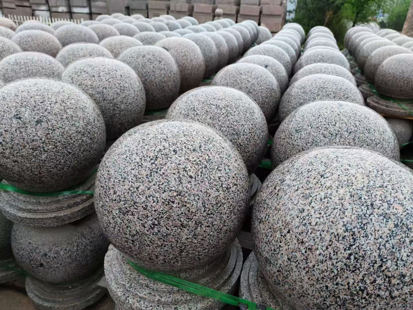 不同材质与工艺的隔离球对比