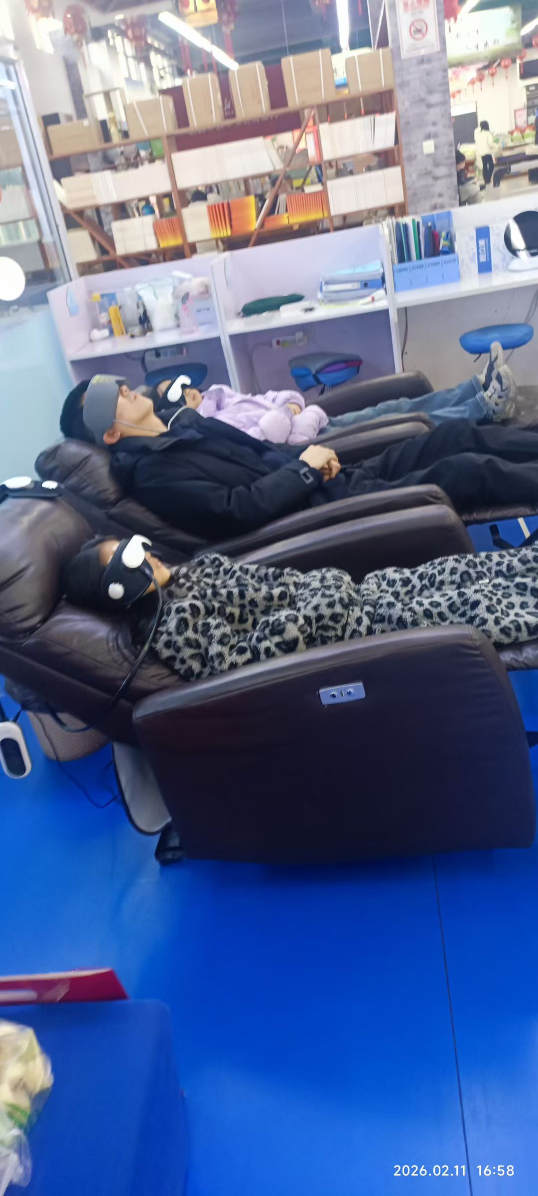 不同近视发展阶段对应的干预策略选择示意图