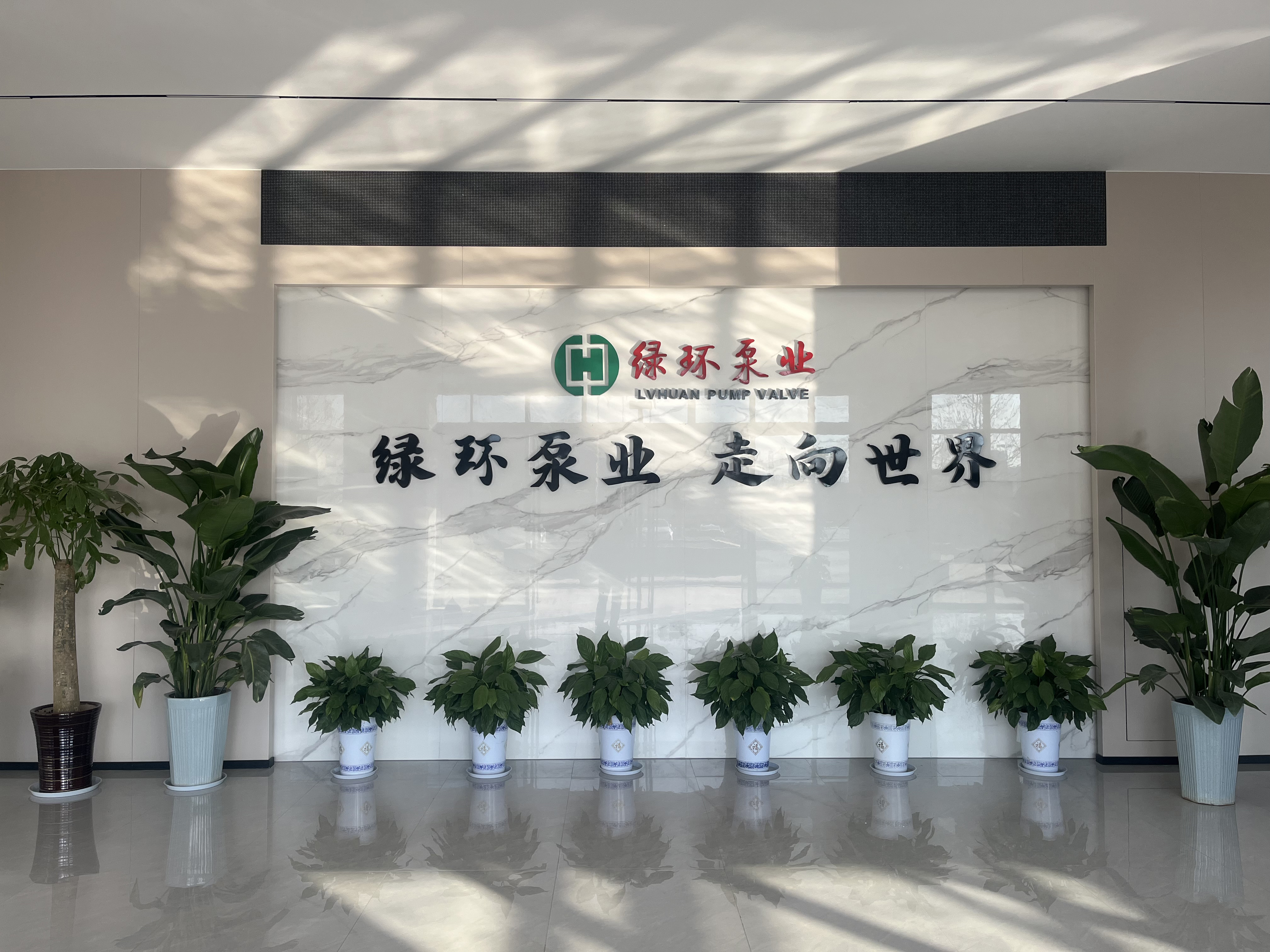 办公楼大厅.jpg