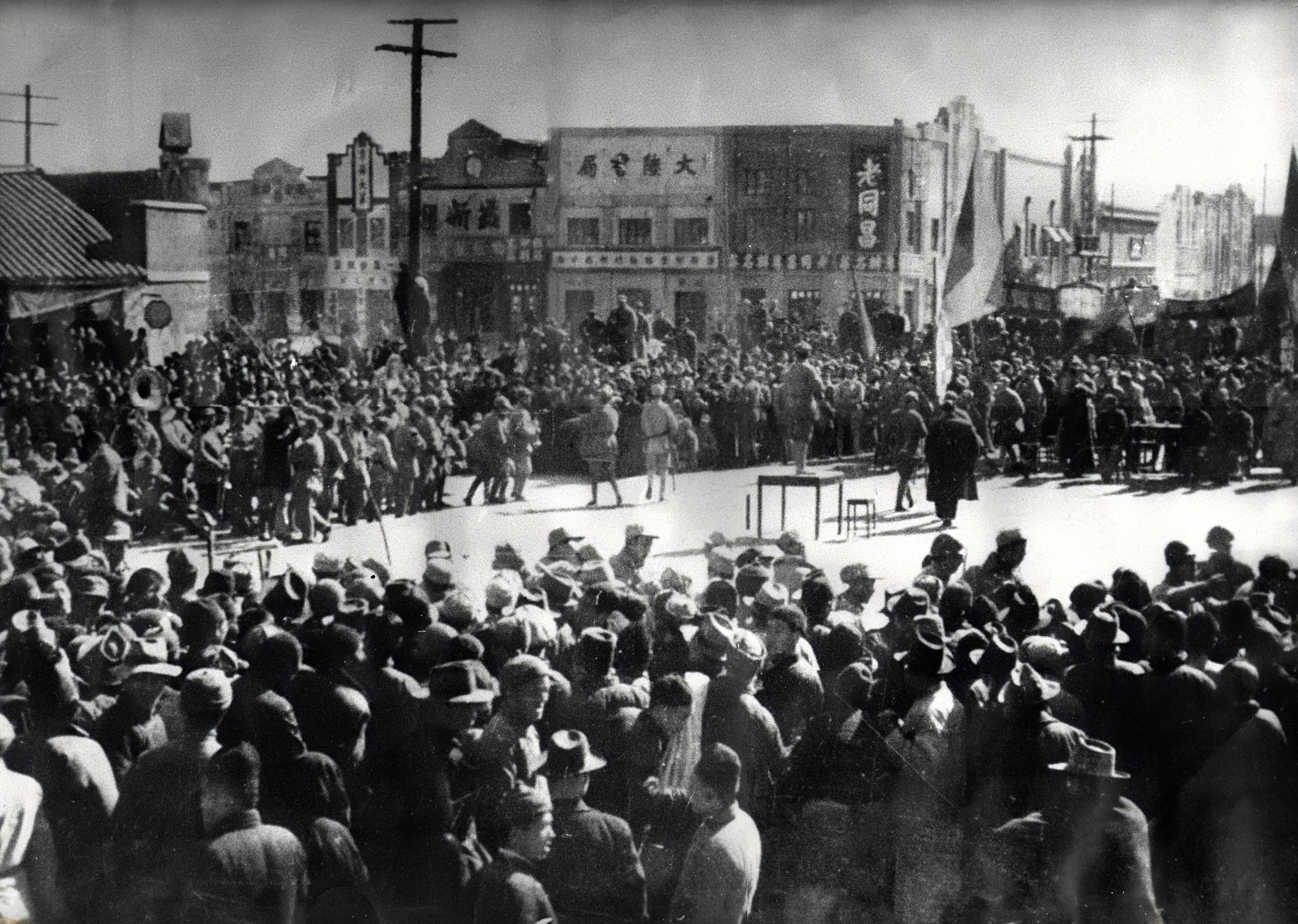 1948年11月徐州解放在老同昌門前開慶功會場景.jpg