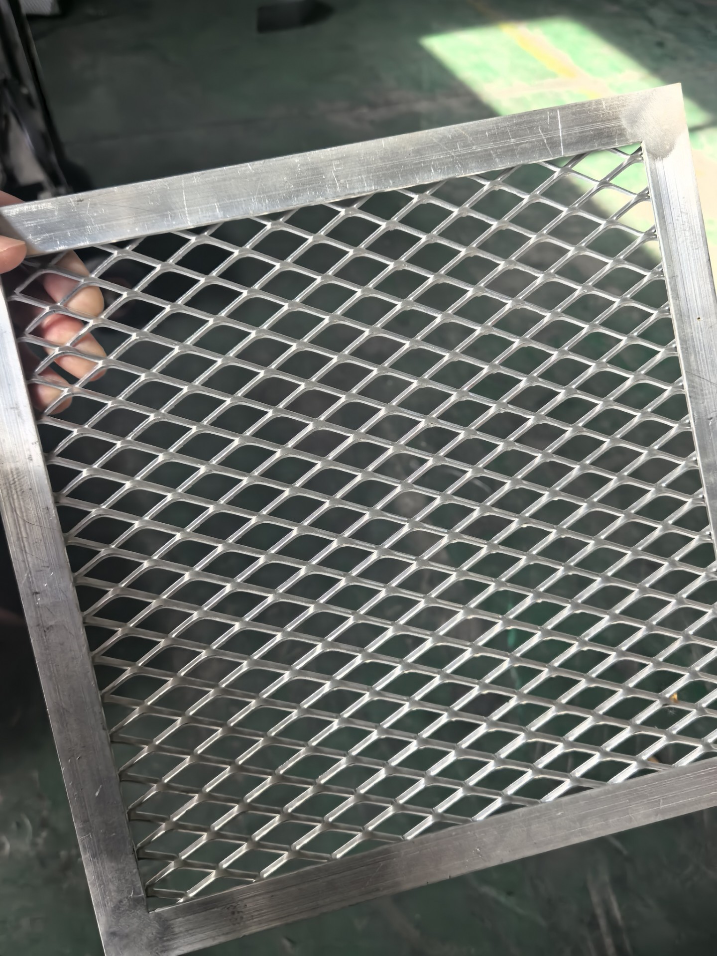 经过深加工的艺术化小钢板网装饰构件