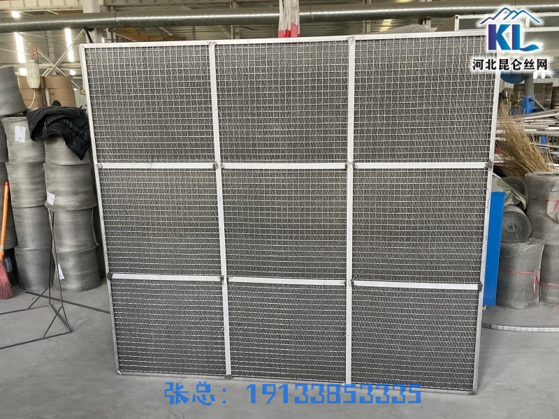 現(xiàn)代化塔內(nèi)件生產(chǎn)車間一角