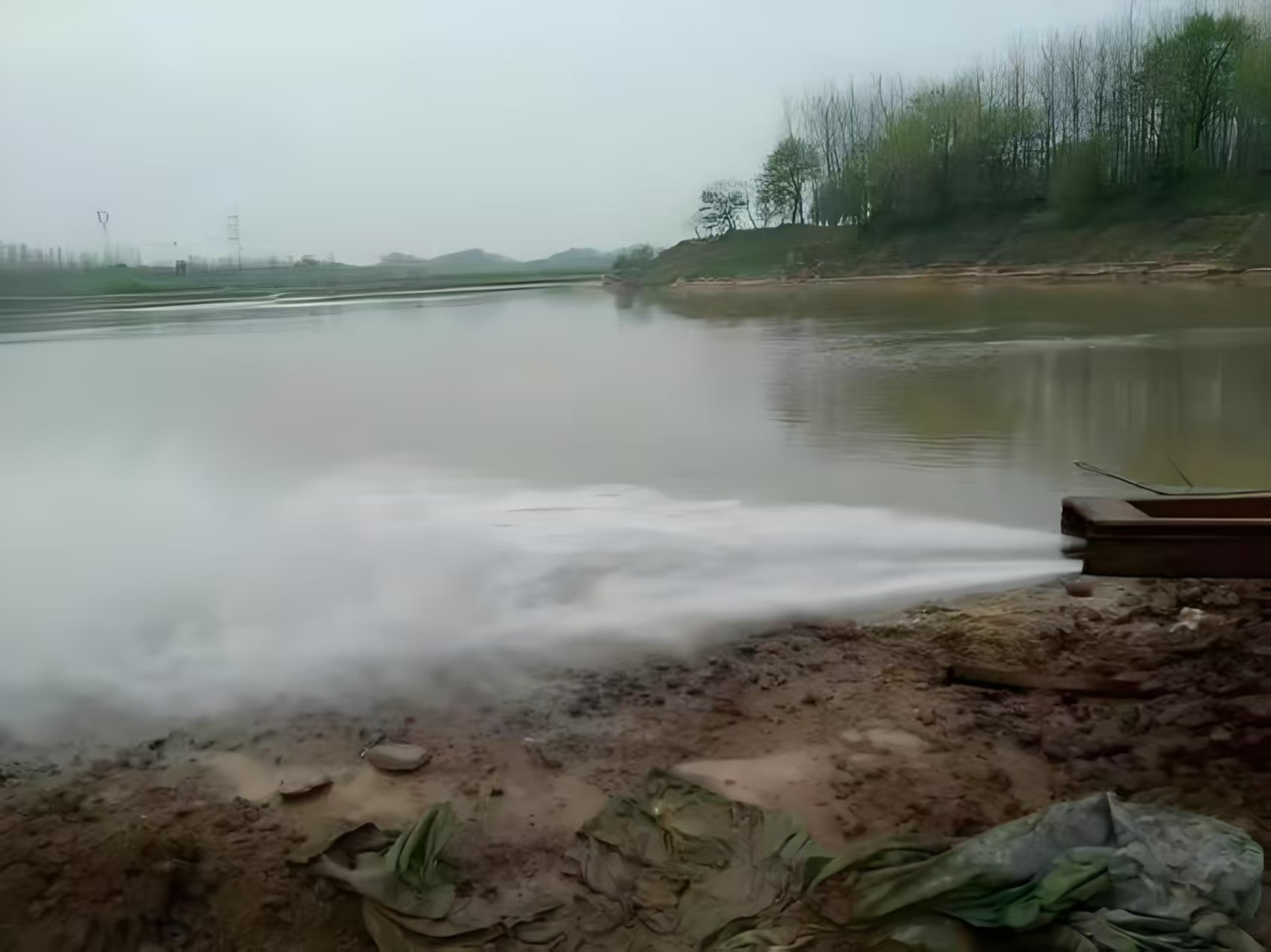 便携式水刀切割机现场作业示意图