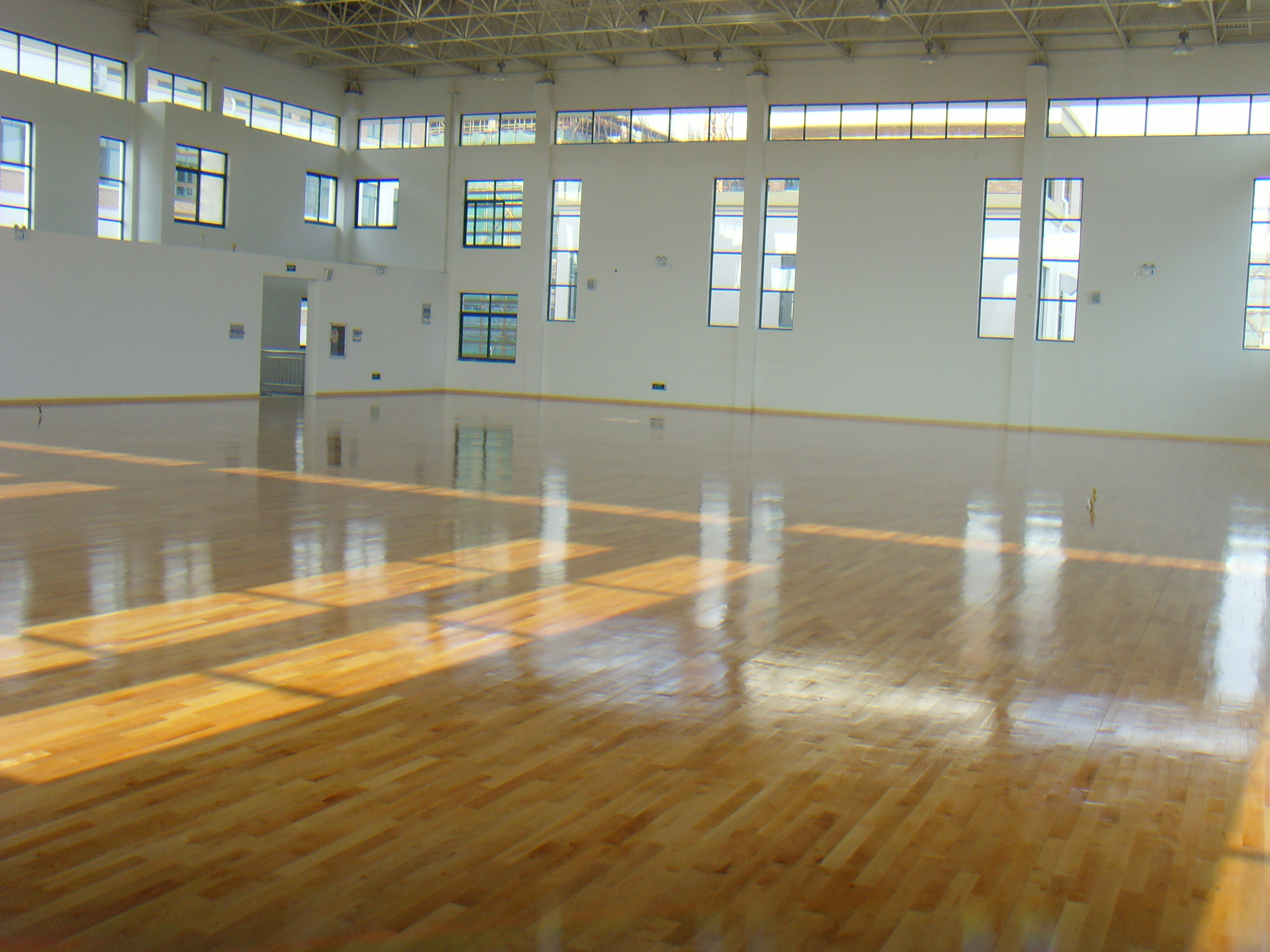 宁波慈溪市观海卫卫前小学体育馆运动木地板.JPG