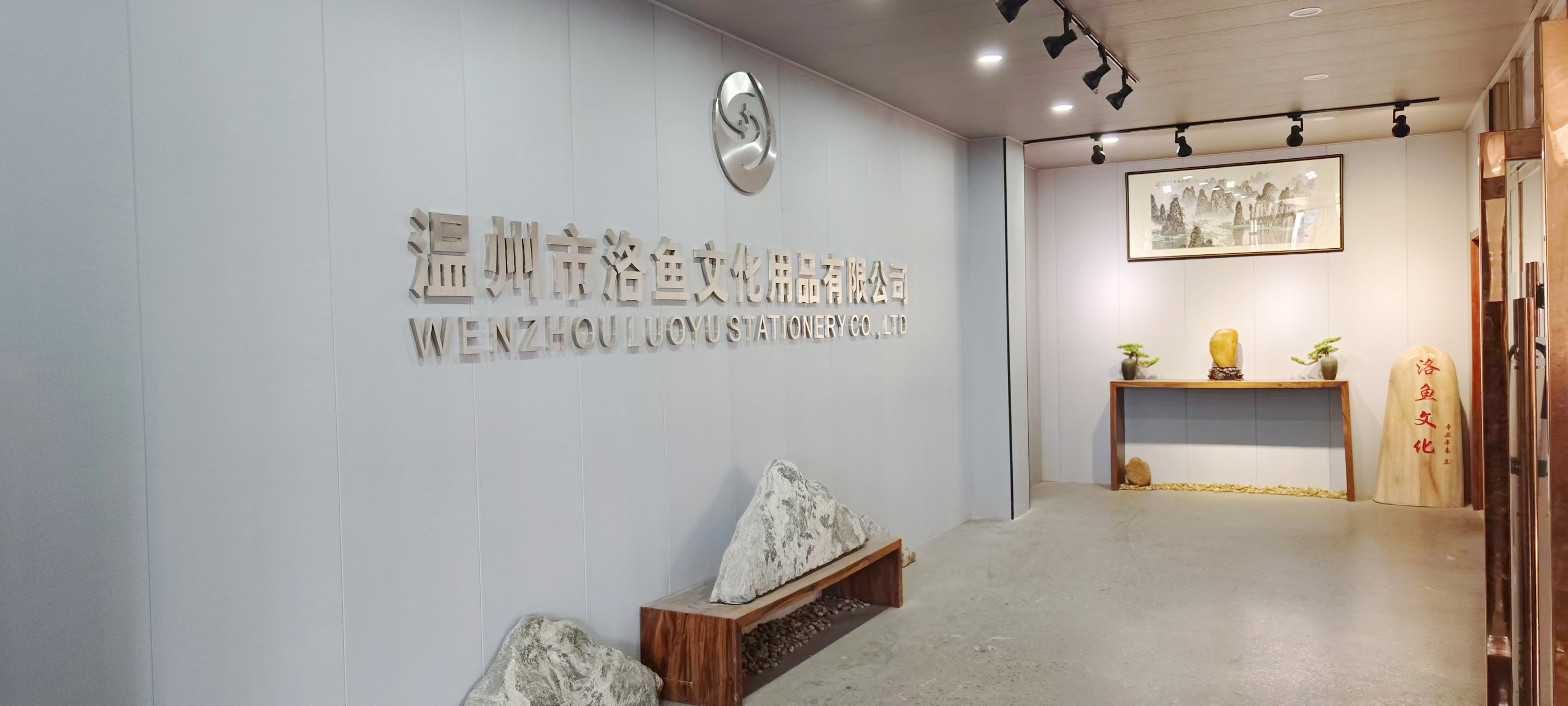 现代化生产车间与设备一角