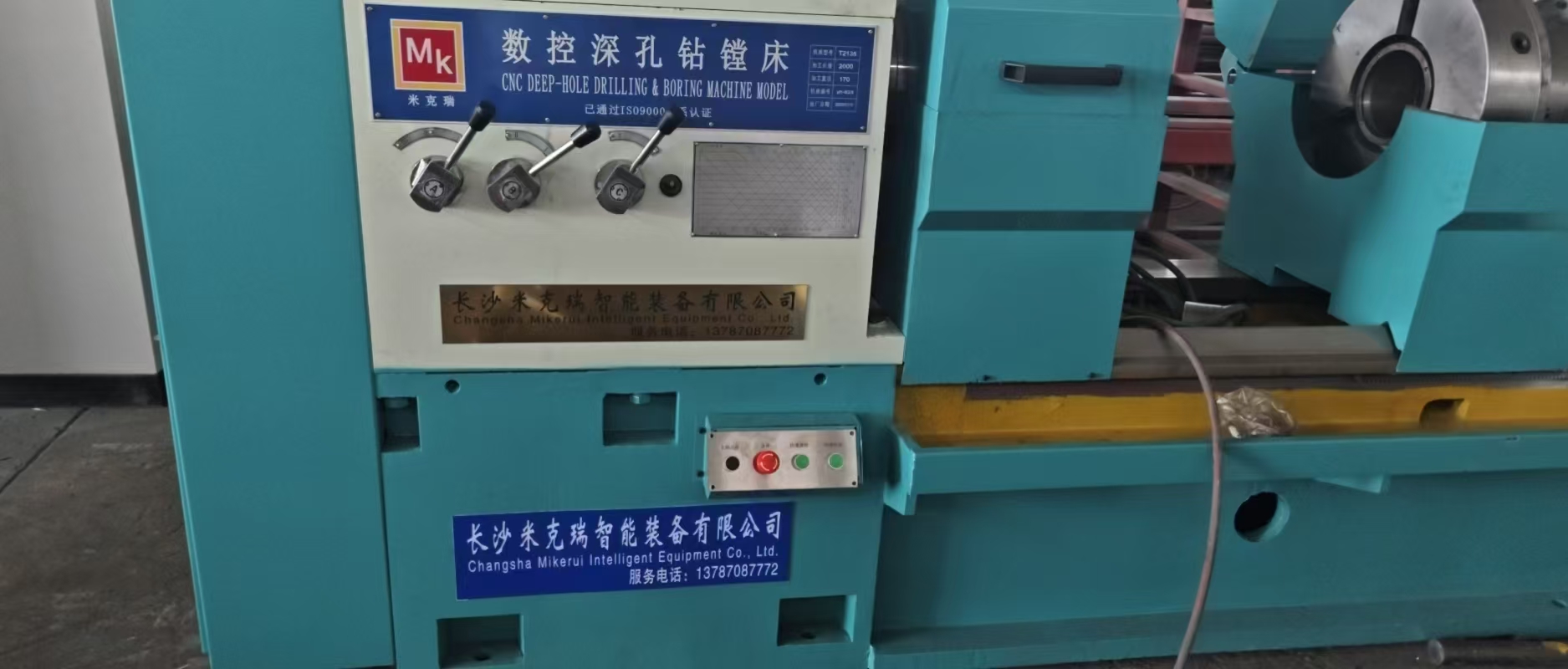 重型卧式深孔钻镗床加工现场