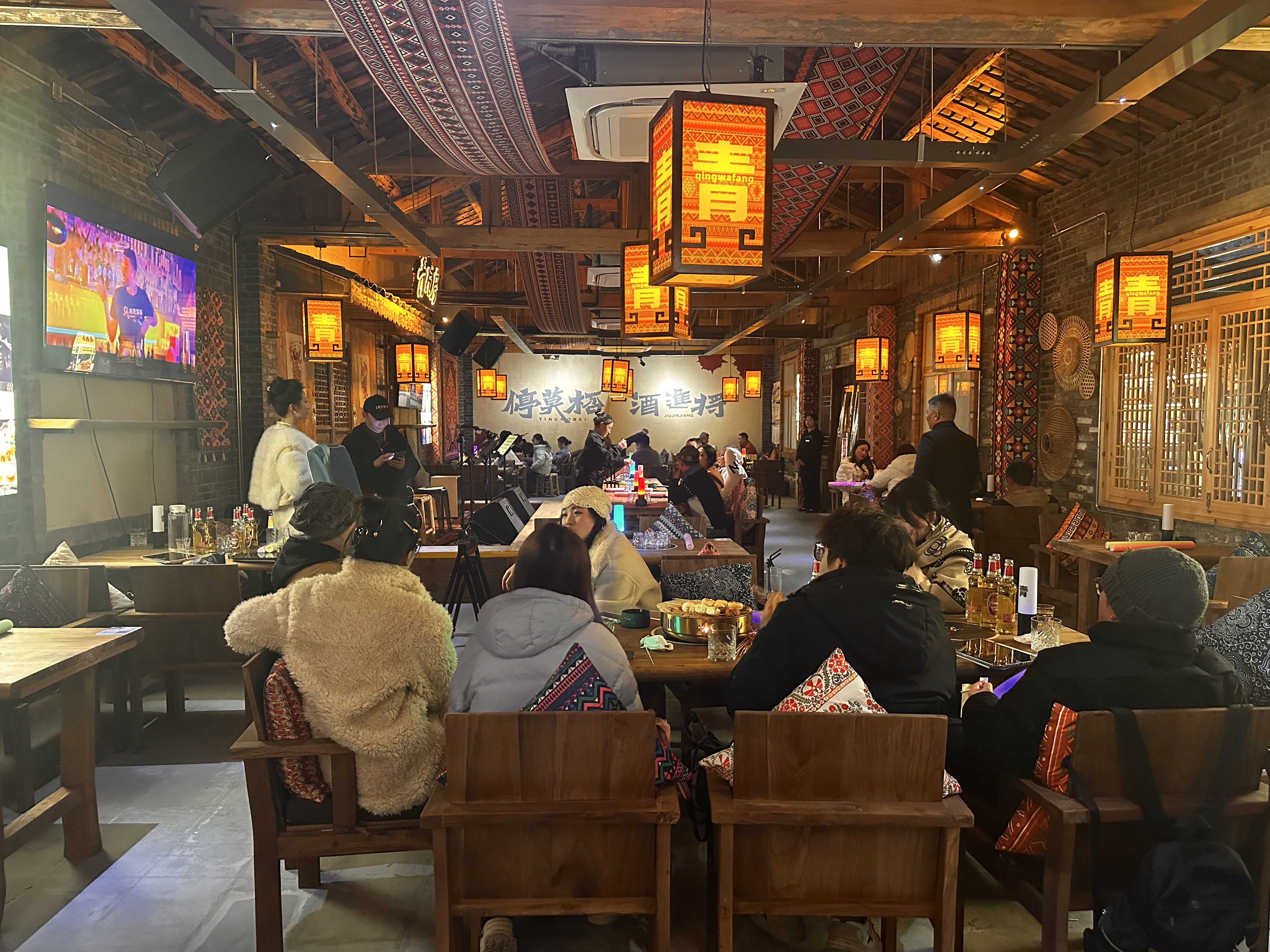 黔江鸡杂特色美食展示