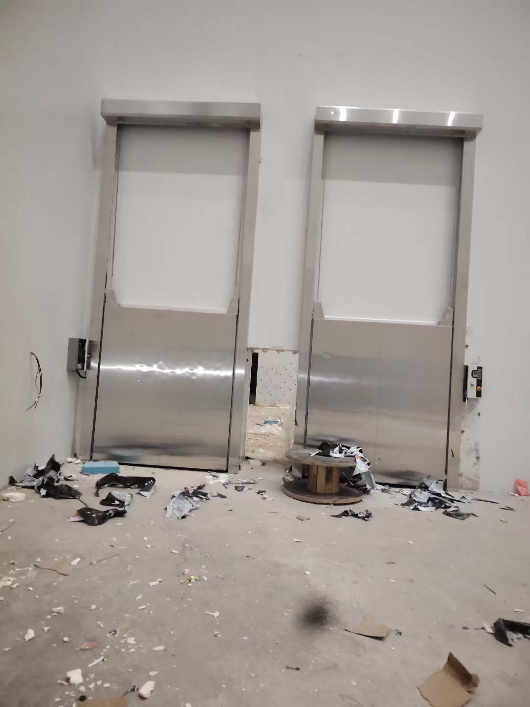 冷库提升门.jpg