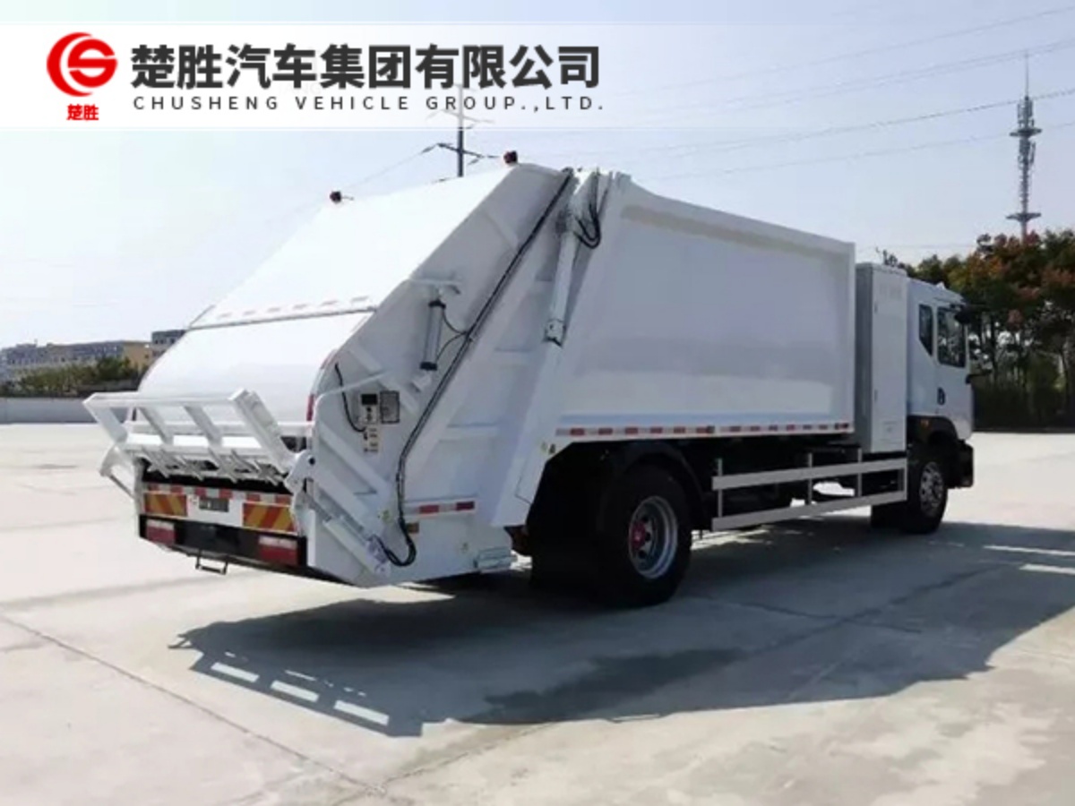 楚胜压缩垃圾车作业实拍