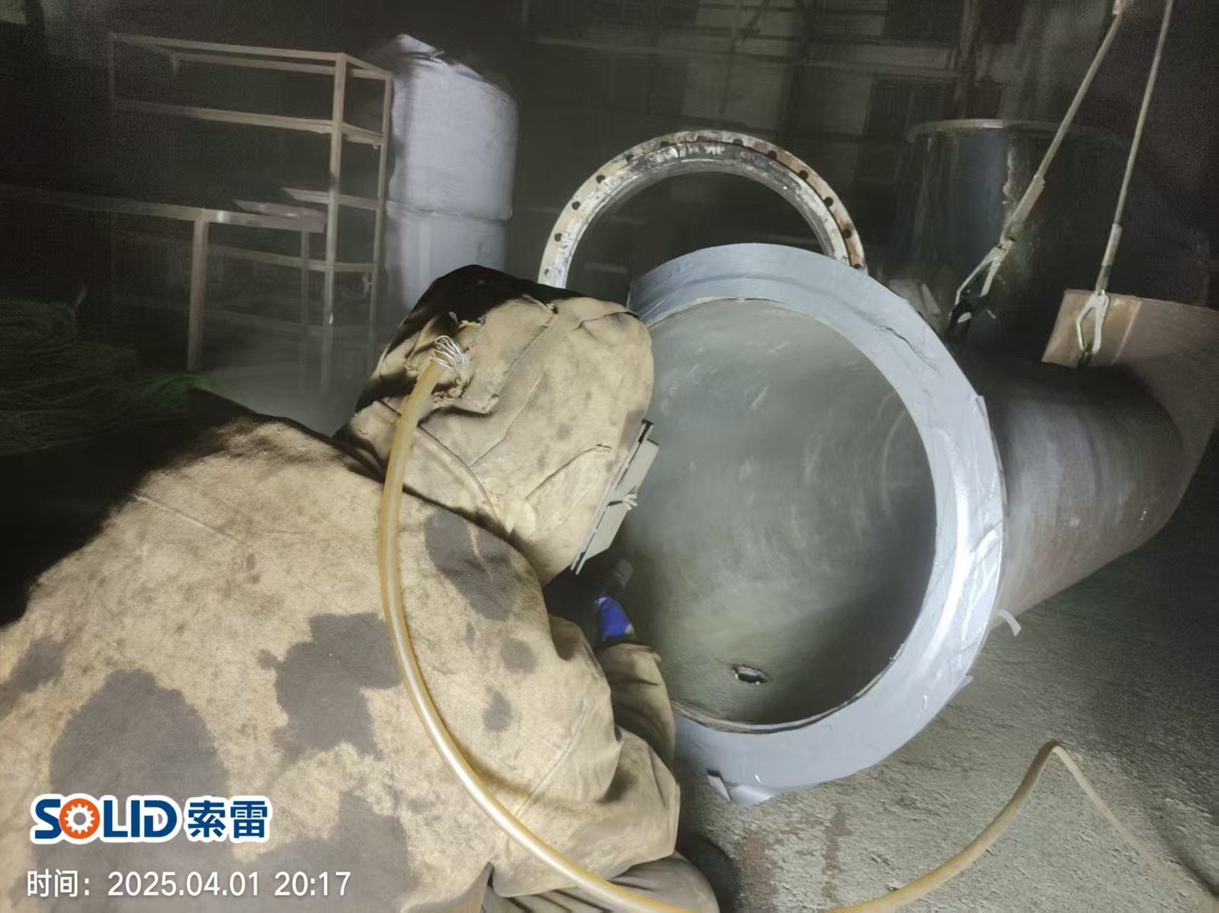 工业设备维护现场