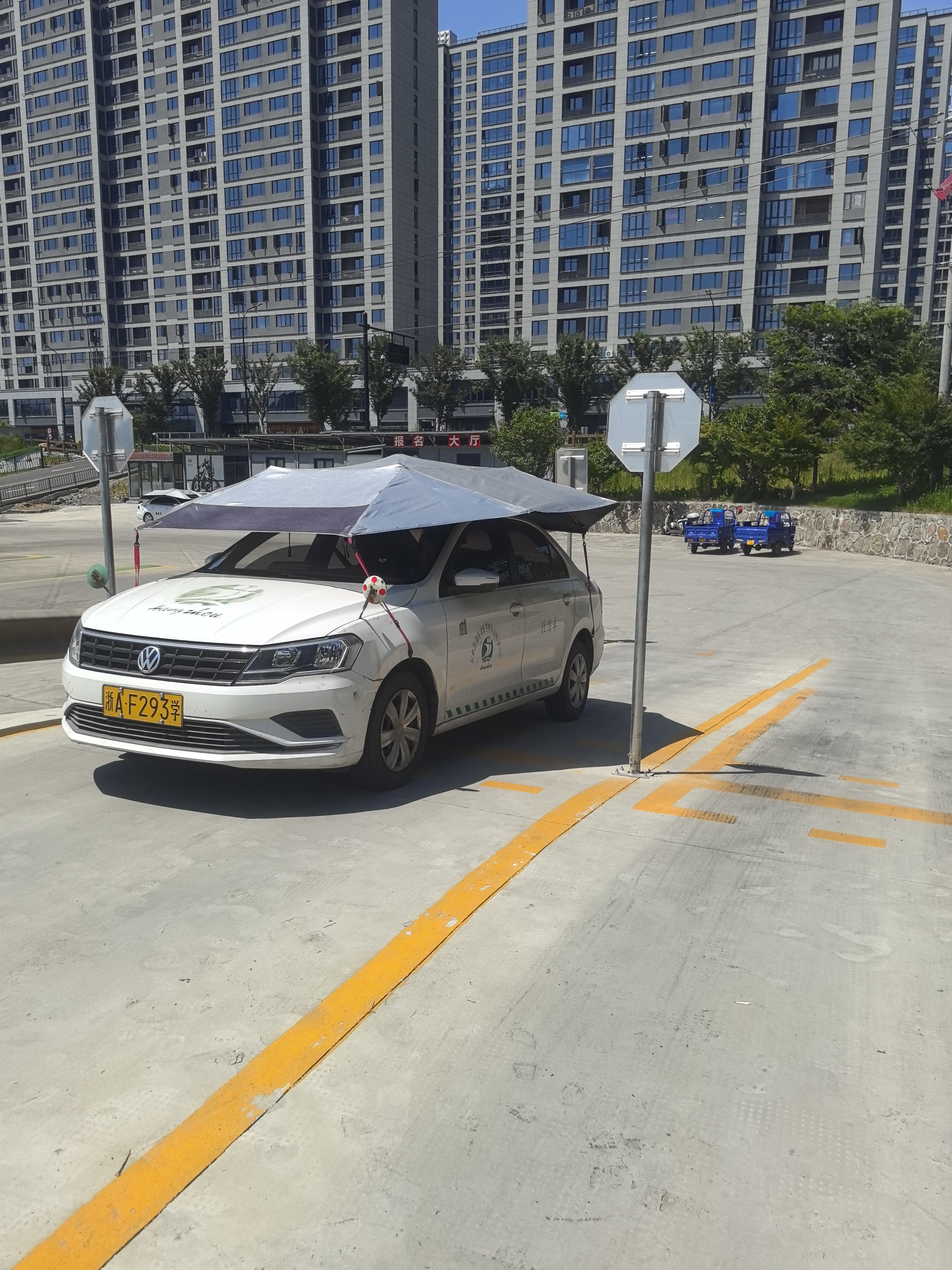 银湖驾校标准化训练场地