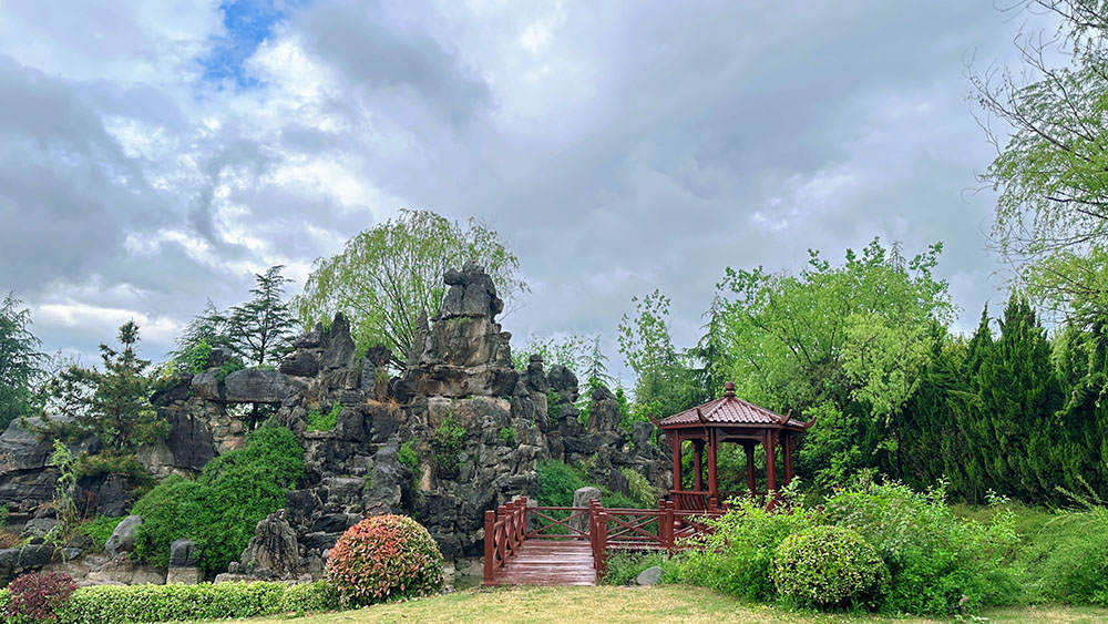 洛阳仙鹤福寿园-沁心湖.JPG