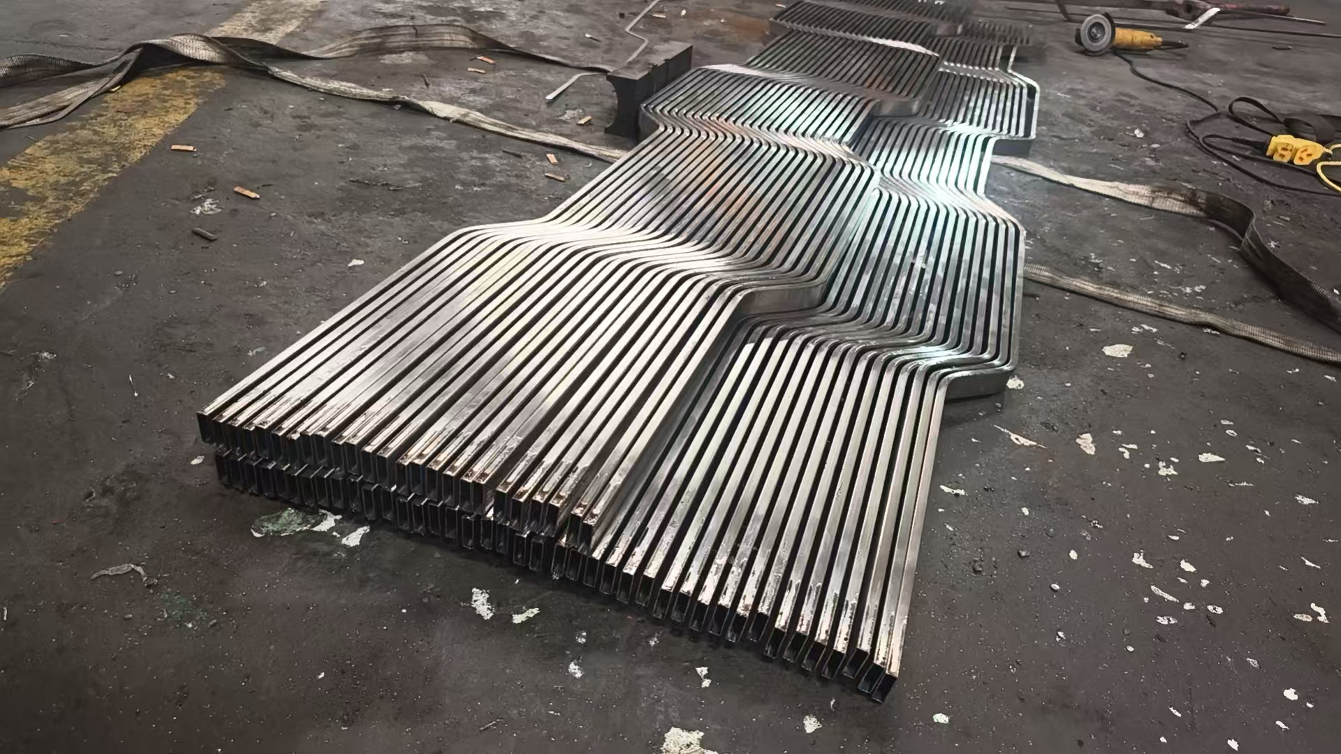 应用于游乐设施的弯管组件