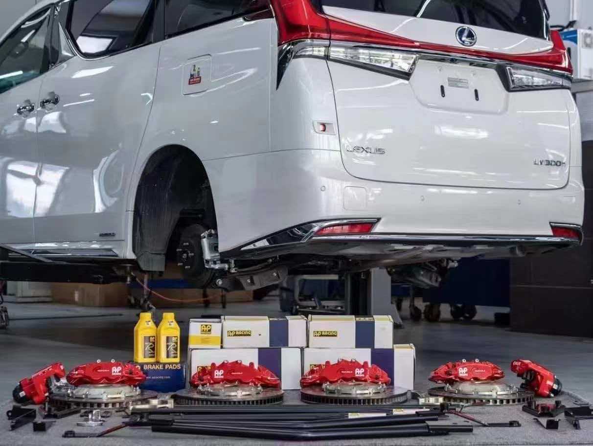 雷克萨斯LM改装AP前六后四刹车 阻尼杆