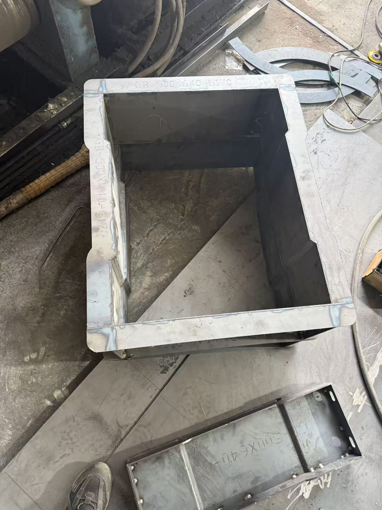 盖板模具 (3).jpg