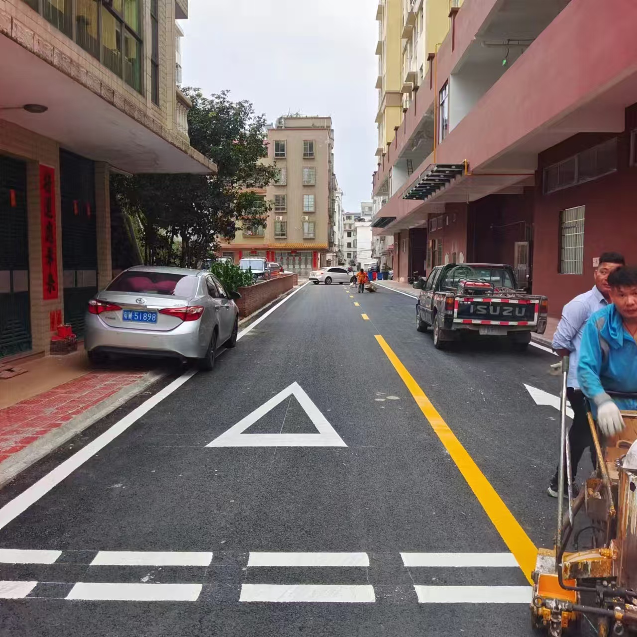 清晰的道路热熔划线