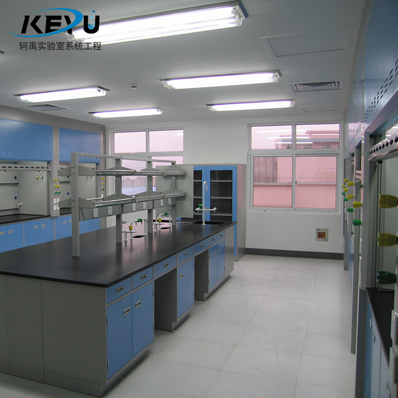 动物实验室内部走廊与笼具展示