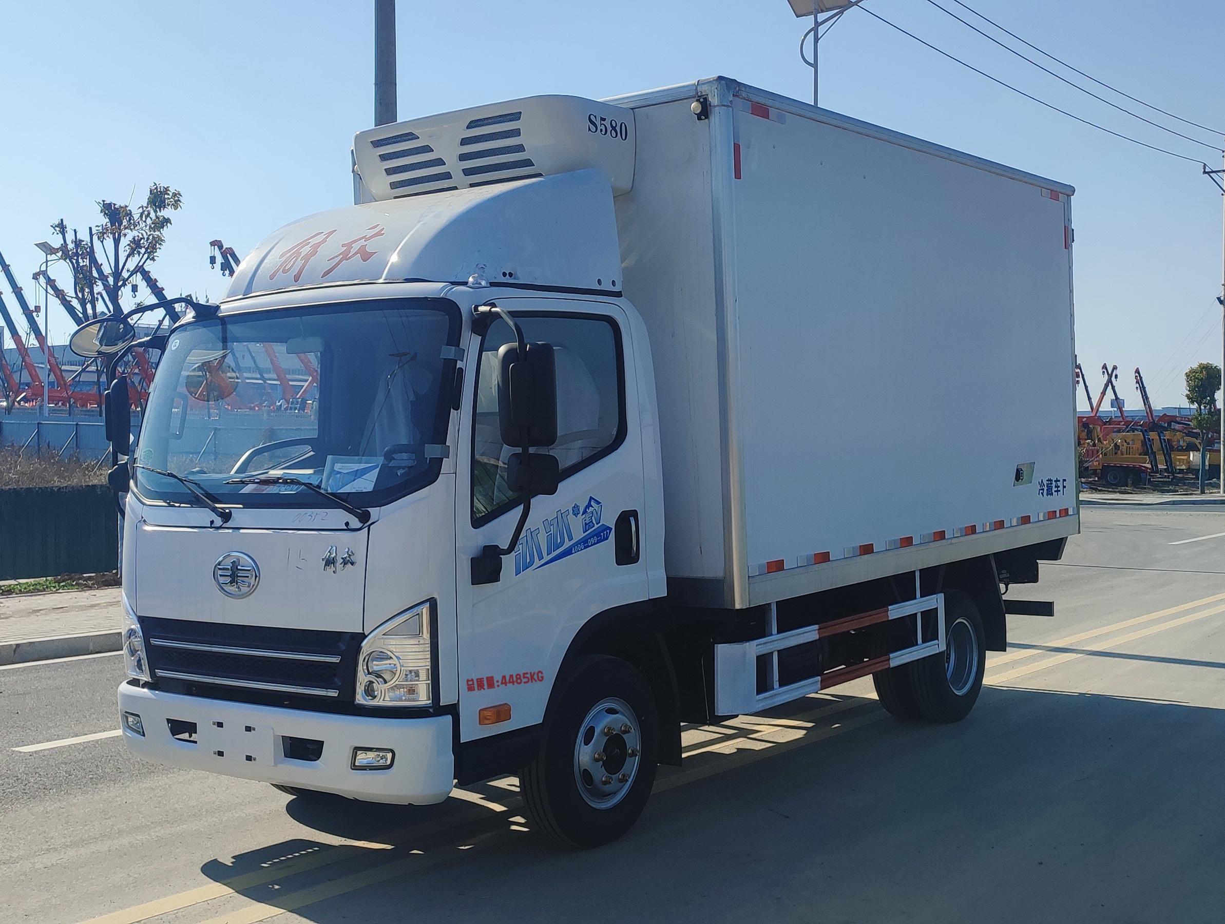 解放虎V4米2冷藏车