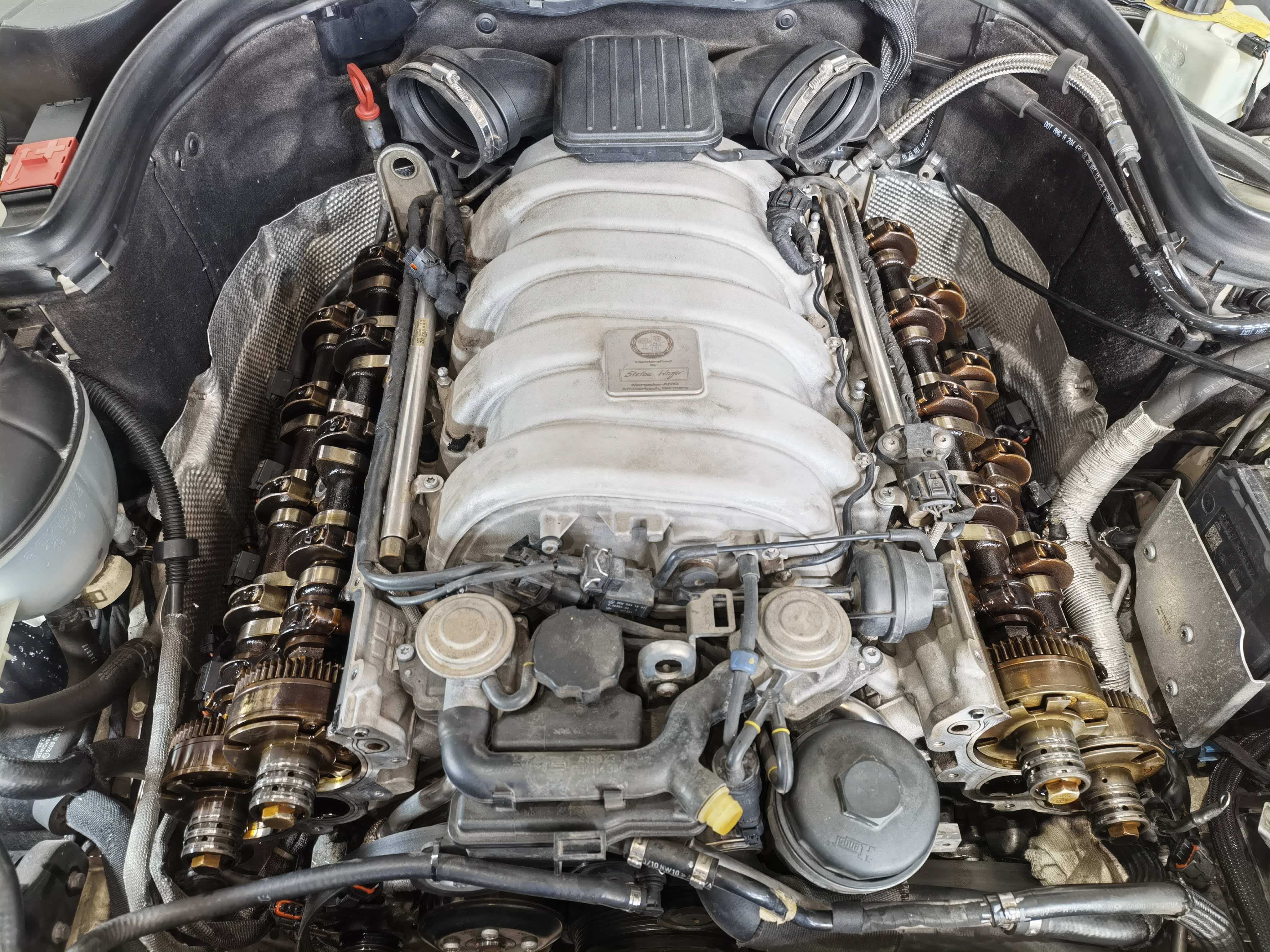 奔驰C63 AMG M156发动机维修