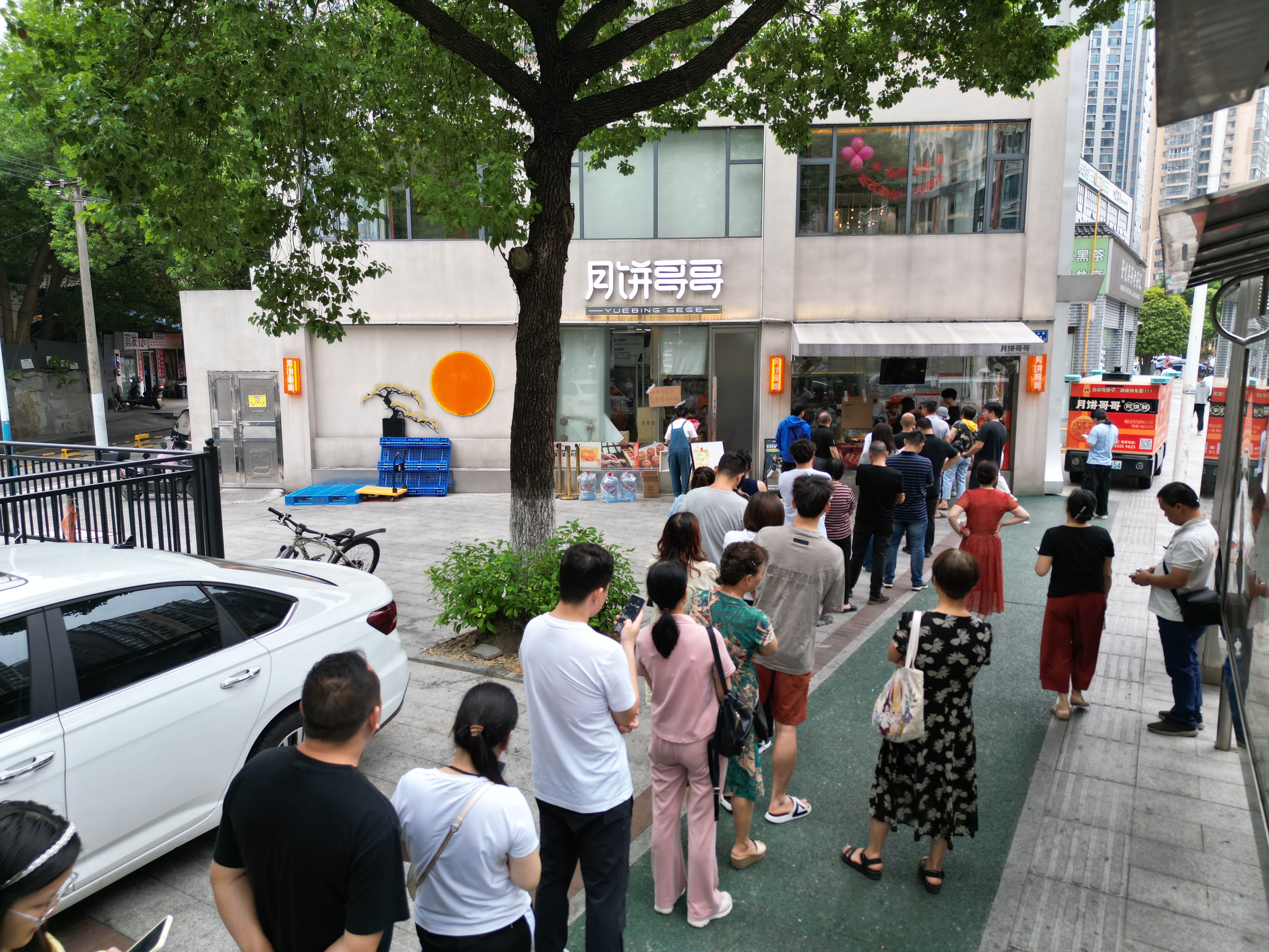 十万级净化车间工厂内部