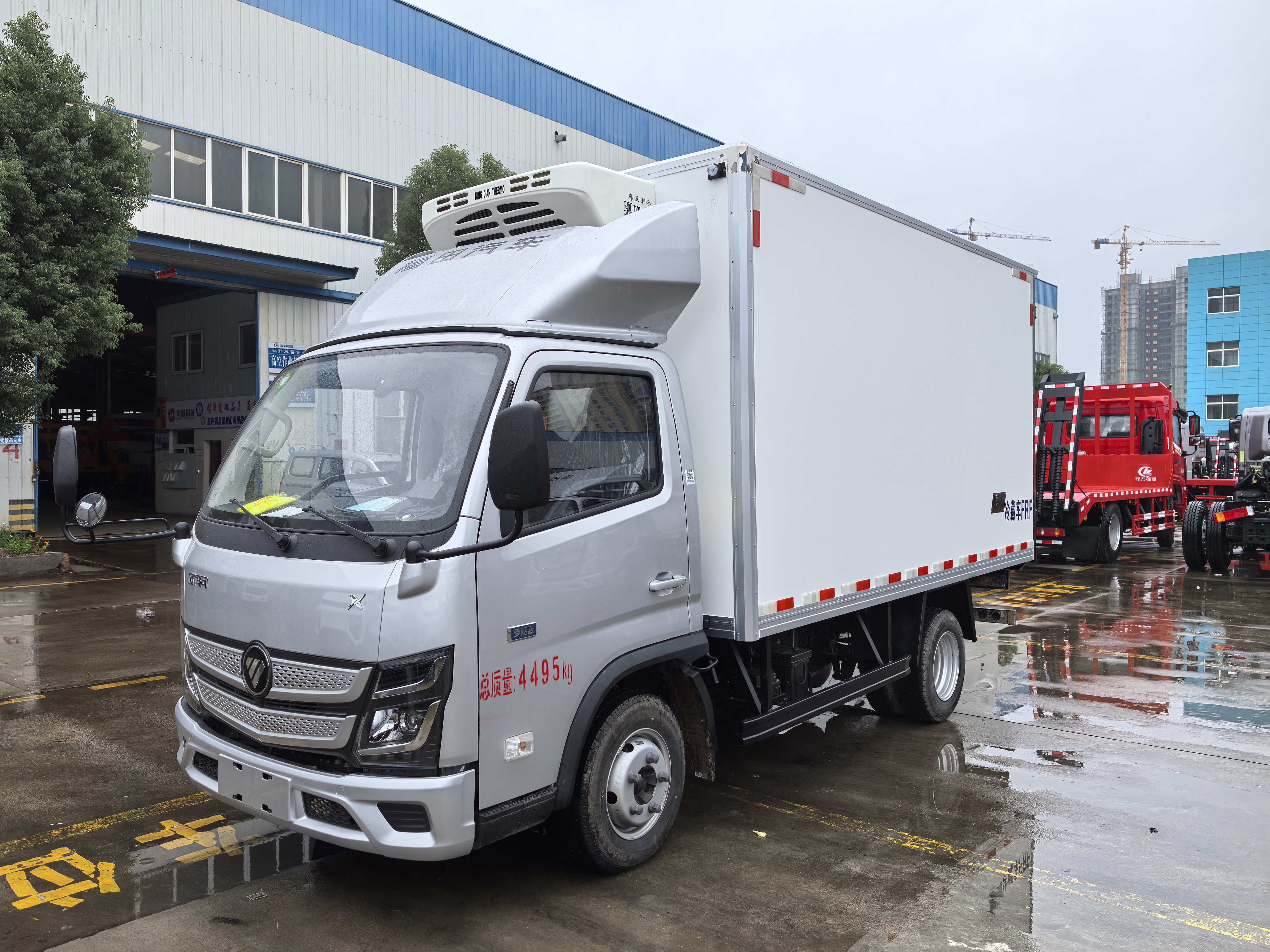 福田欧马可X卡冷藏车