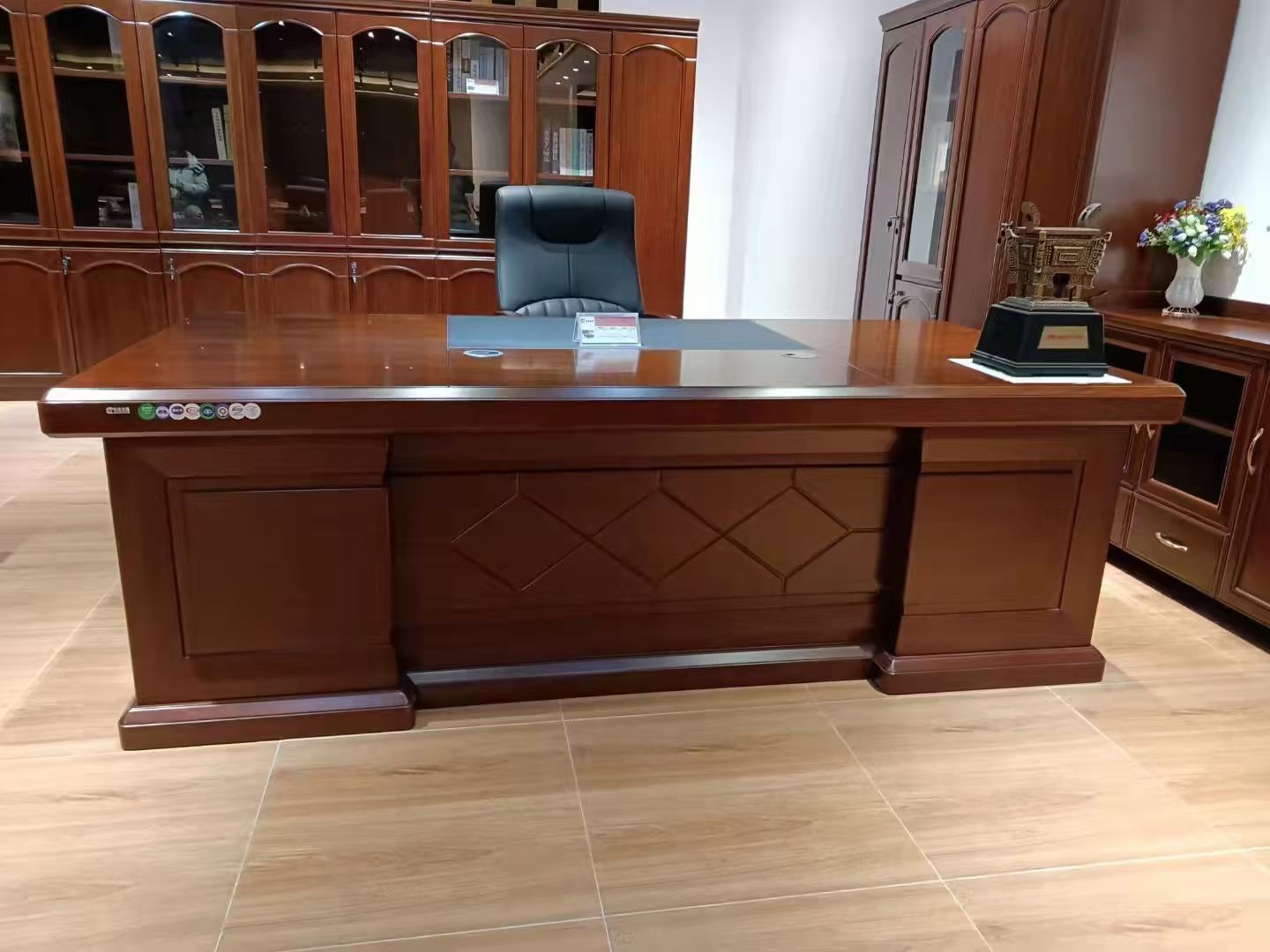 现代化办公空间家具展示