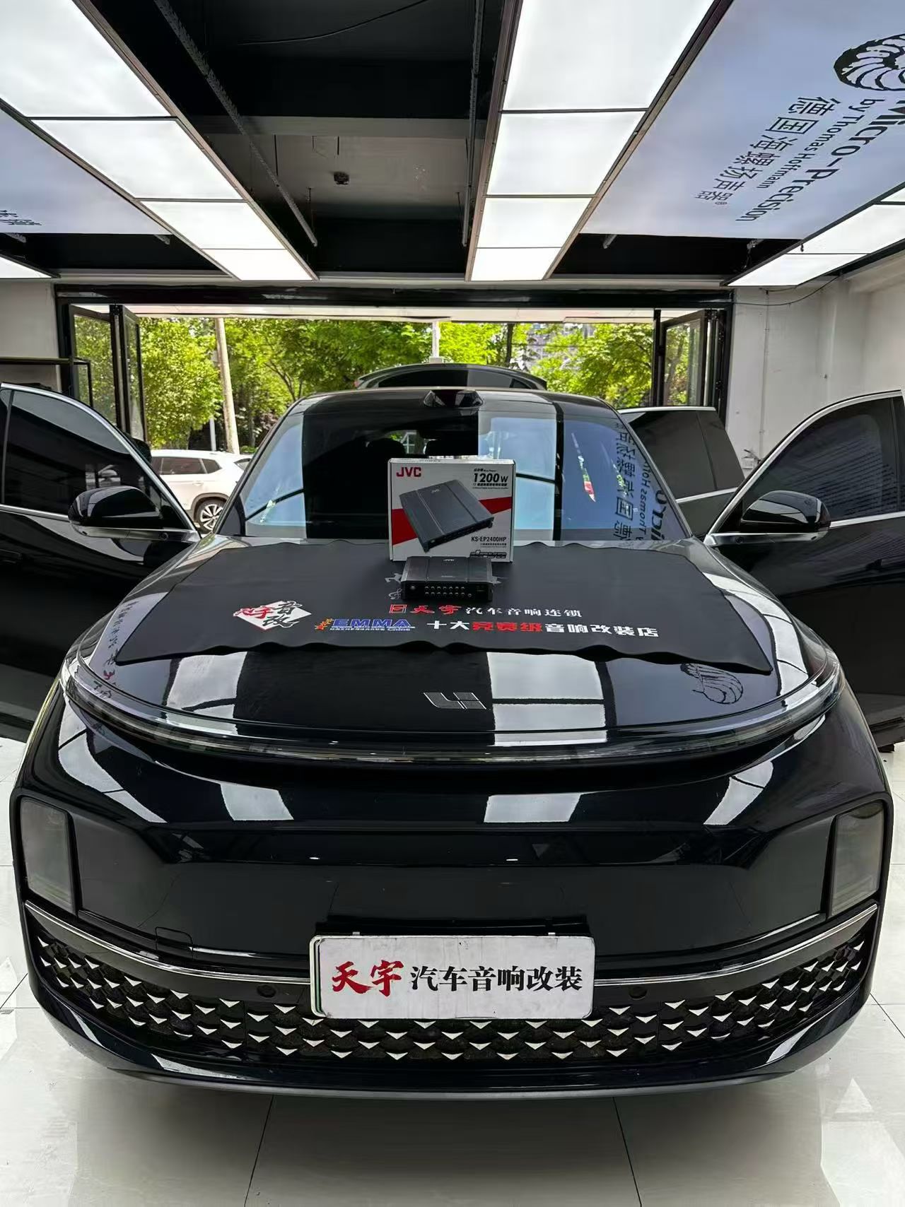 专业音响器材与精细施工特写