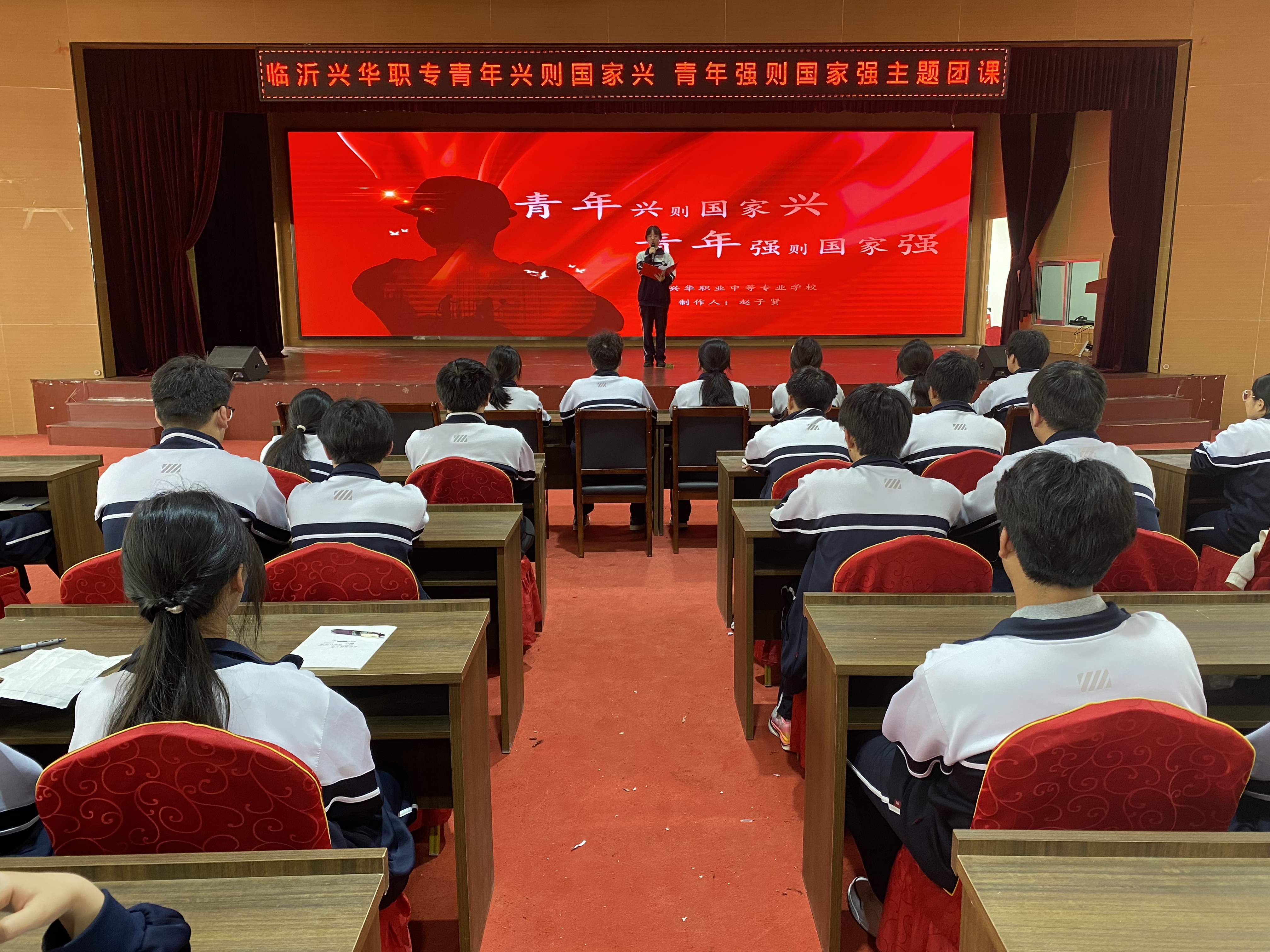 校园环境舒适,全校配备中央空调与智能教学黑板,建有高标准专业实训室