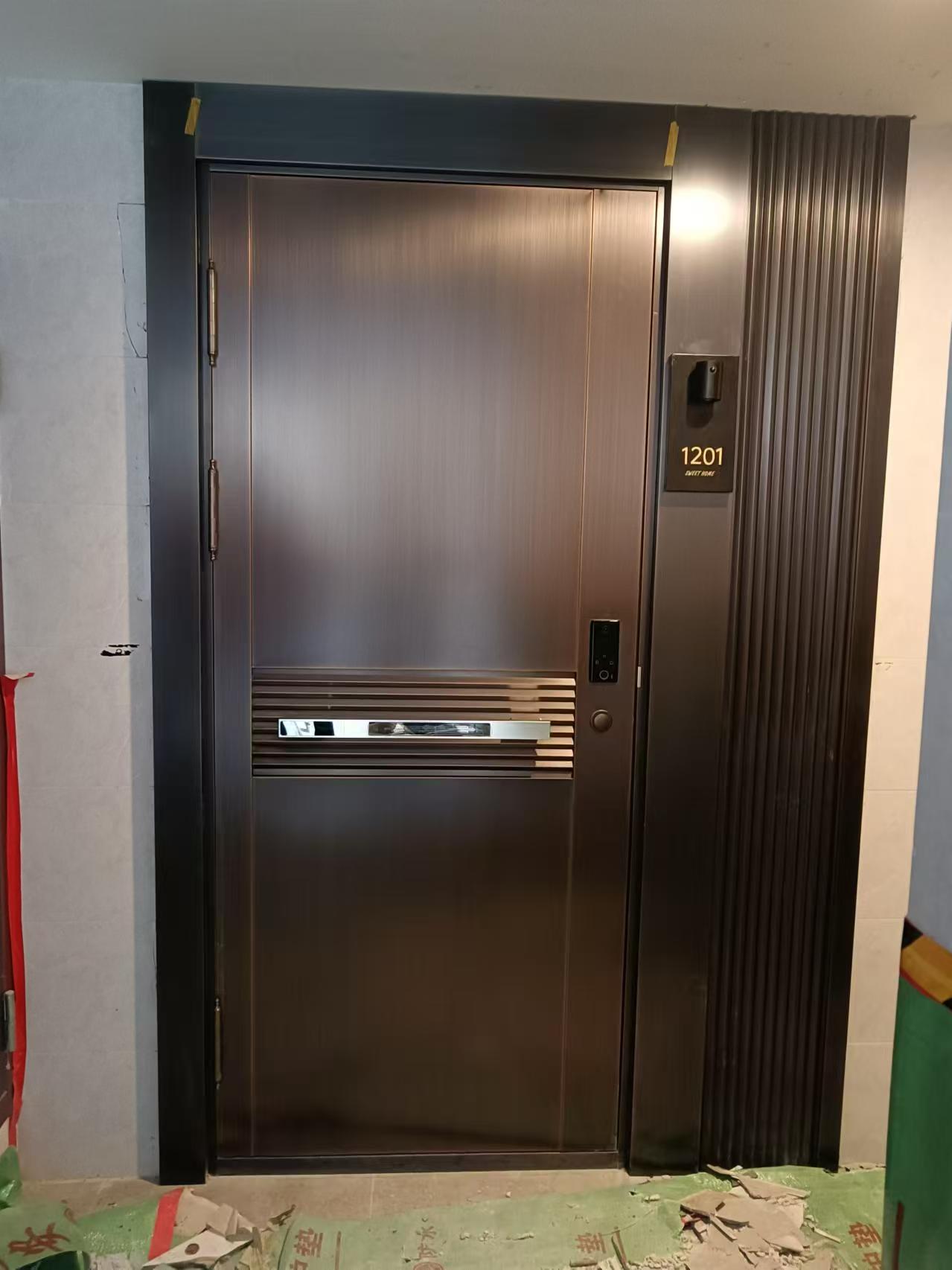 小区铜门.jpg