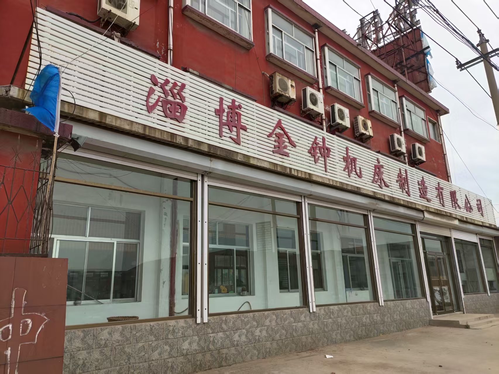 现代化餐盒生产车间内景
