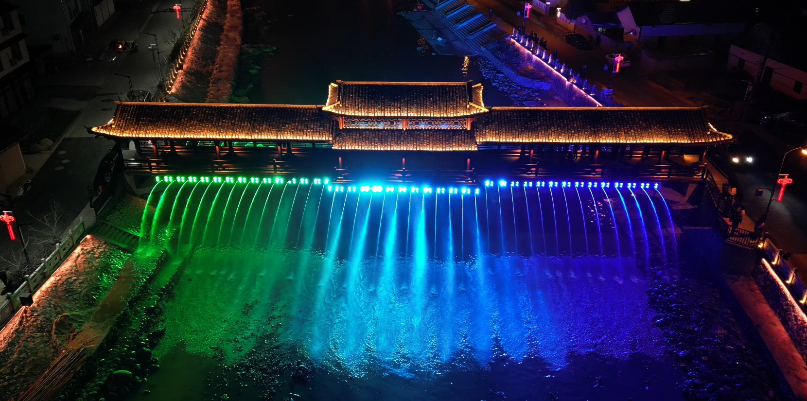 湖中桥上水帘项目2.png