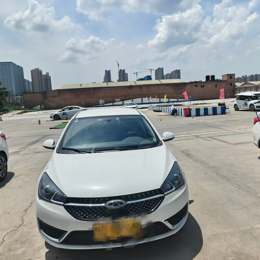标准化训练场地