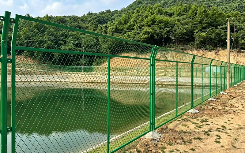 钢板网护栏