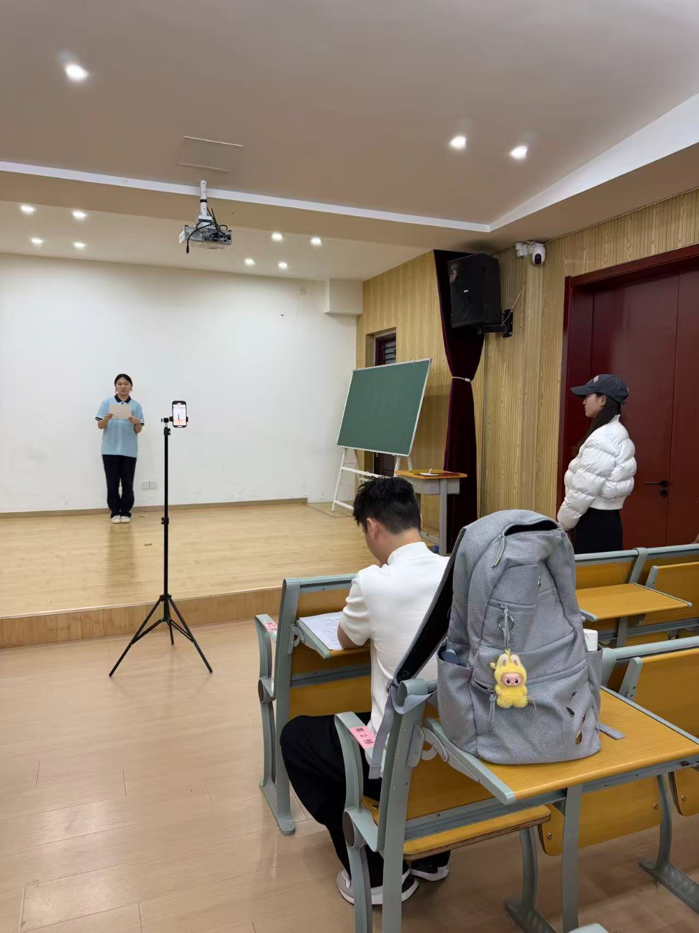 播音.jpg