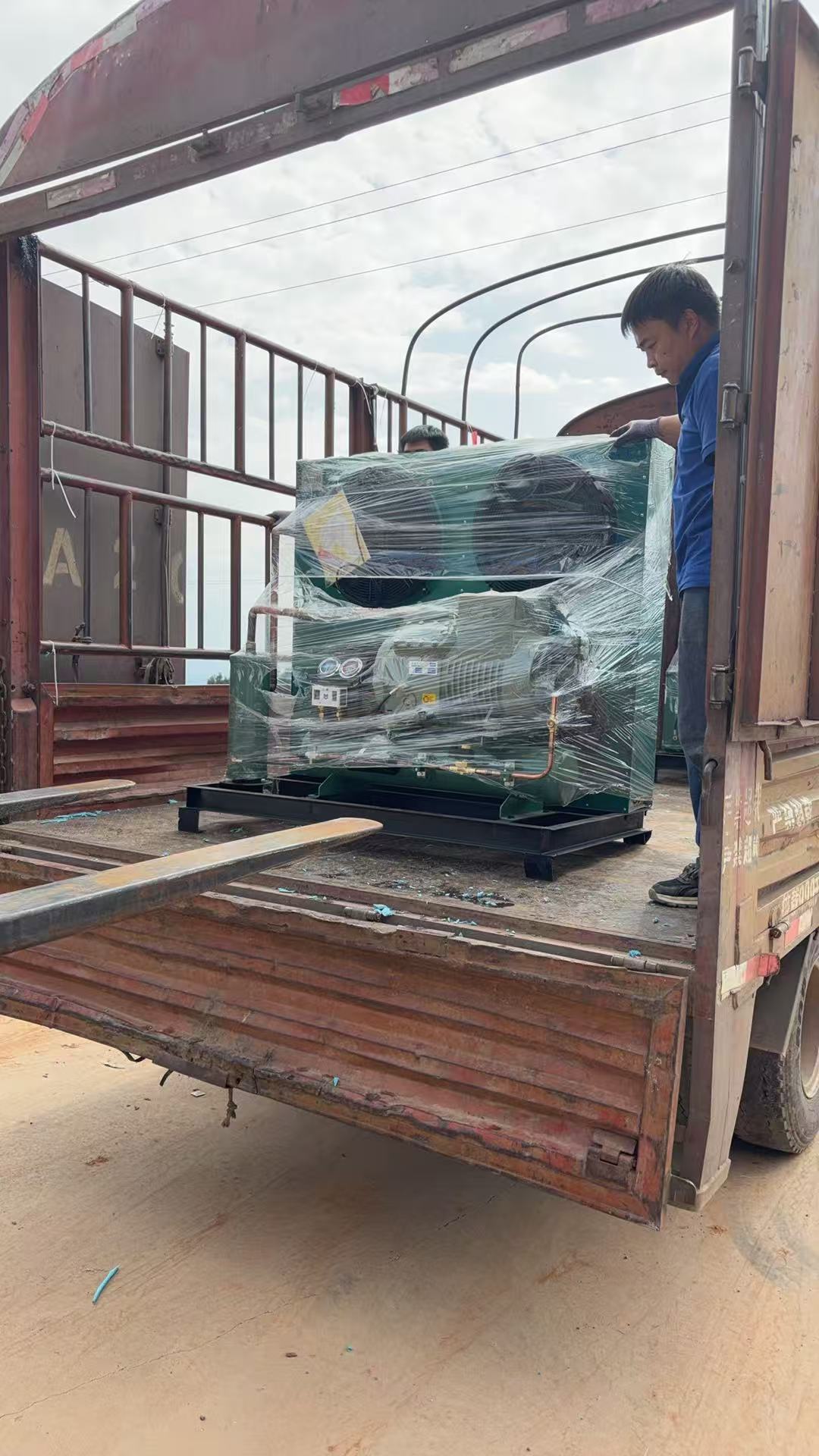 医药存储专用移动冷库示意图