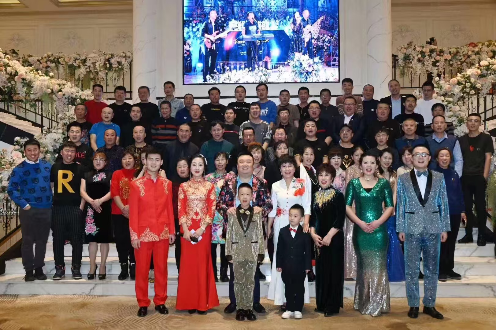 哈尔滨鑫顺实业有限公司年度欢聚盛典群英荟萃，欢聚一堂。鑫顺家人齐聚年会现场，携手回望过往耕耘，共启崭新征程。凝心聚力筑基业，同心筑梦向未来，满载热忱奔赴下一程山海✨.jpg