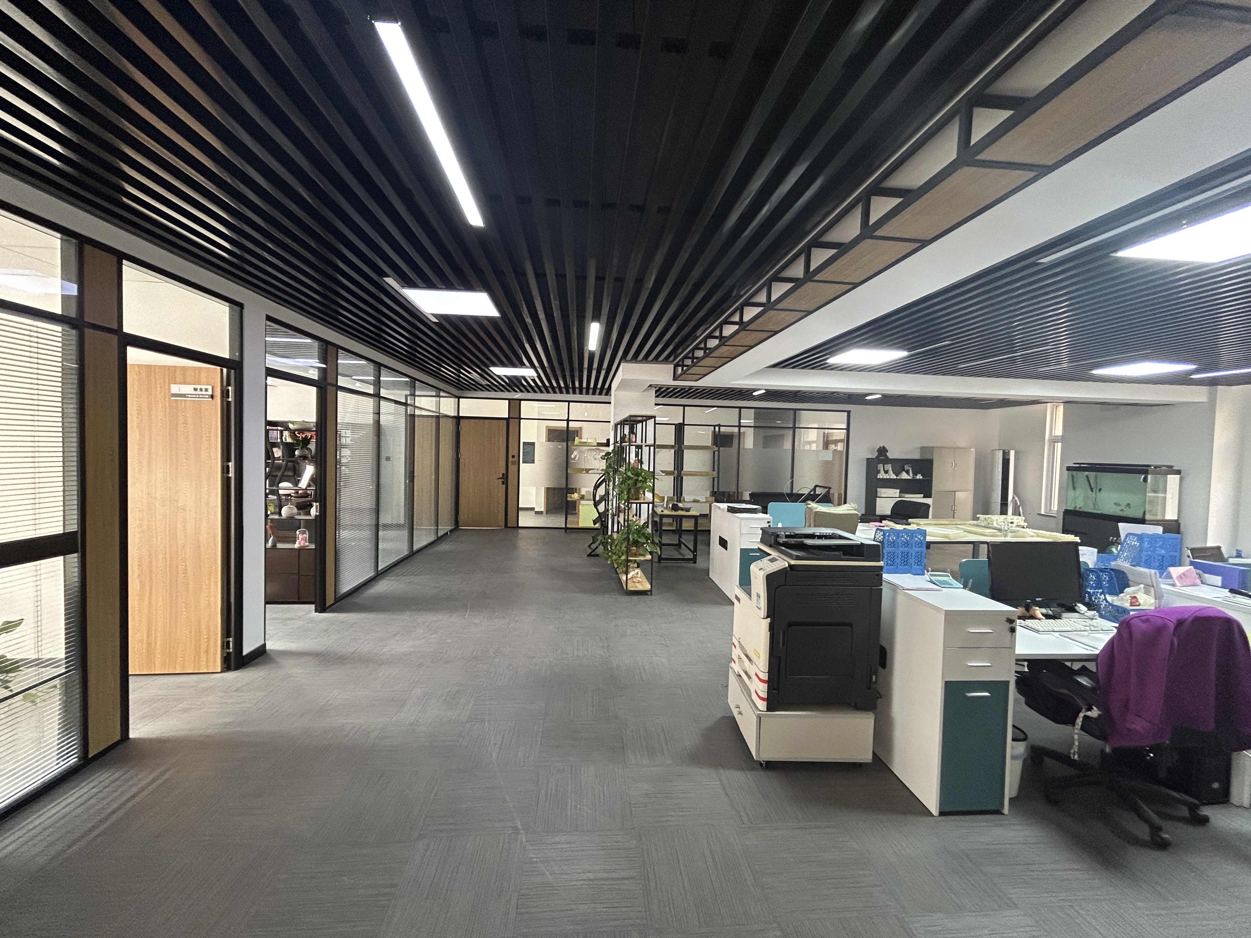 工业级SLA 3D打印设备正在工作