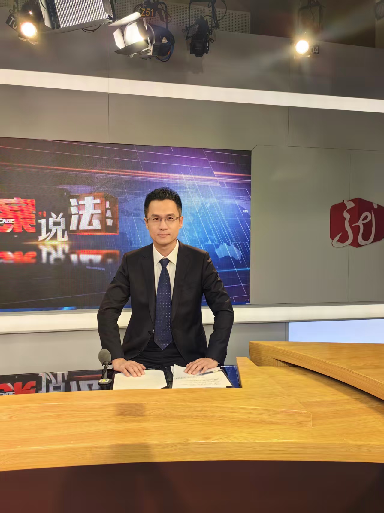 今天有幸做客黑龙江省电视台《以案说法节目》,与主持人和嘉宾共同探讨案件和社会热点问题
