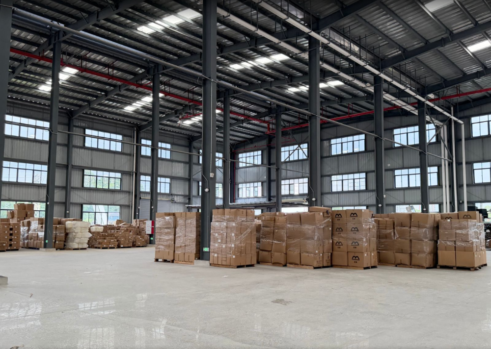标准化恒温成品仓储，5000㎡成品备货仓库