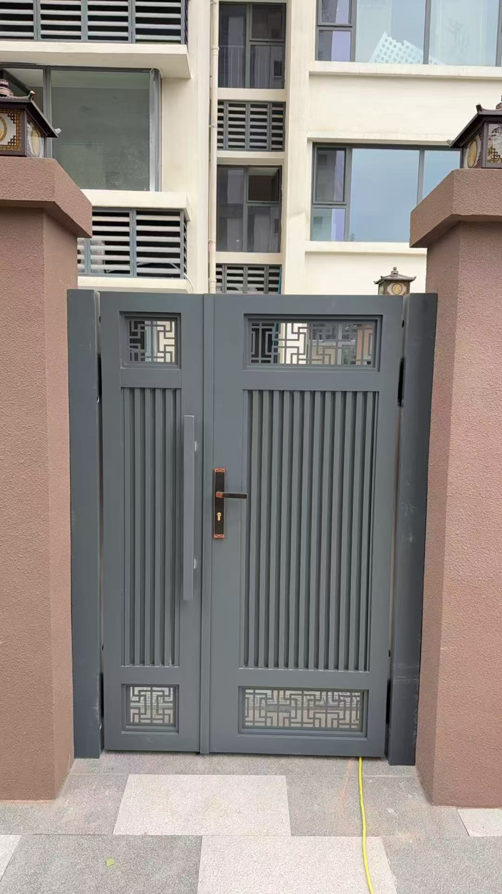 铝合金大门