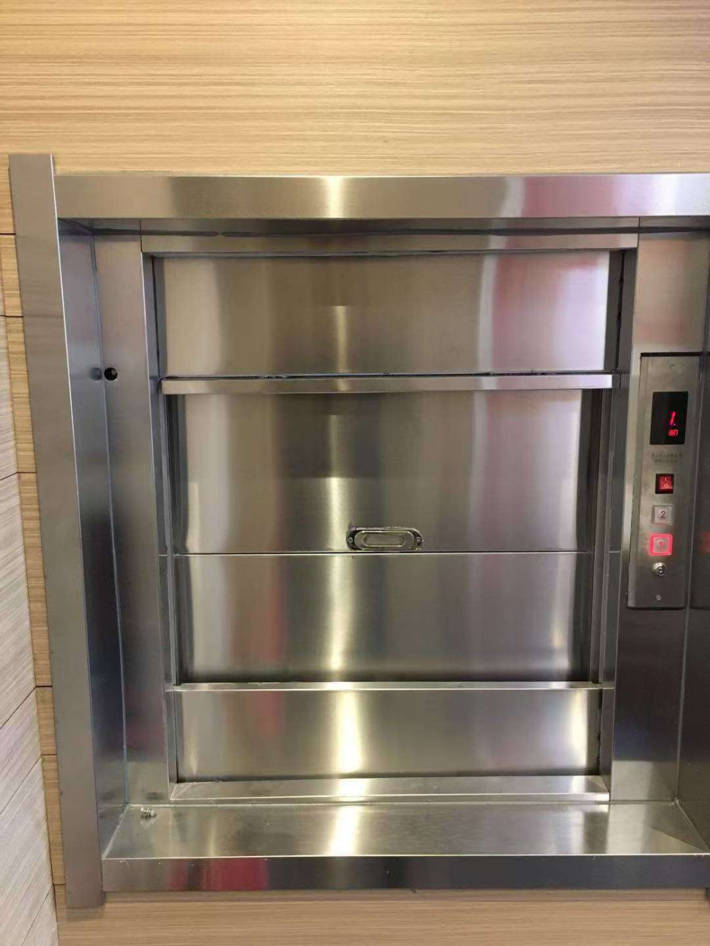 传菜电梯