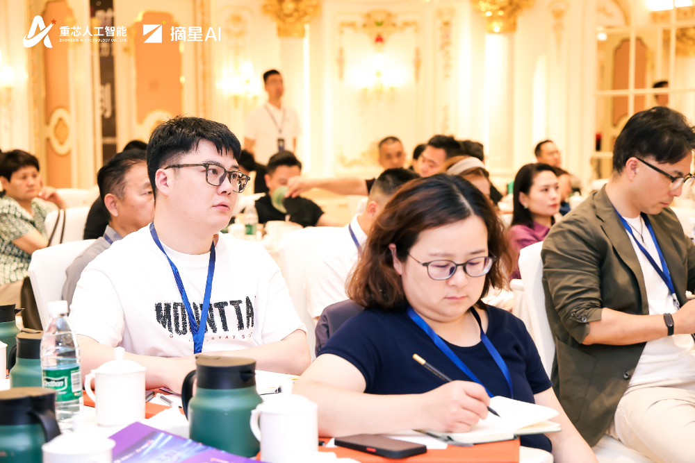 金鸡湖站企业老板认真学习 - 一站式服务